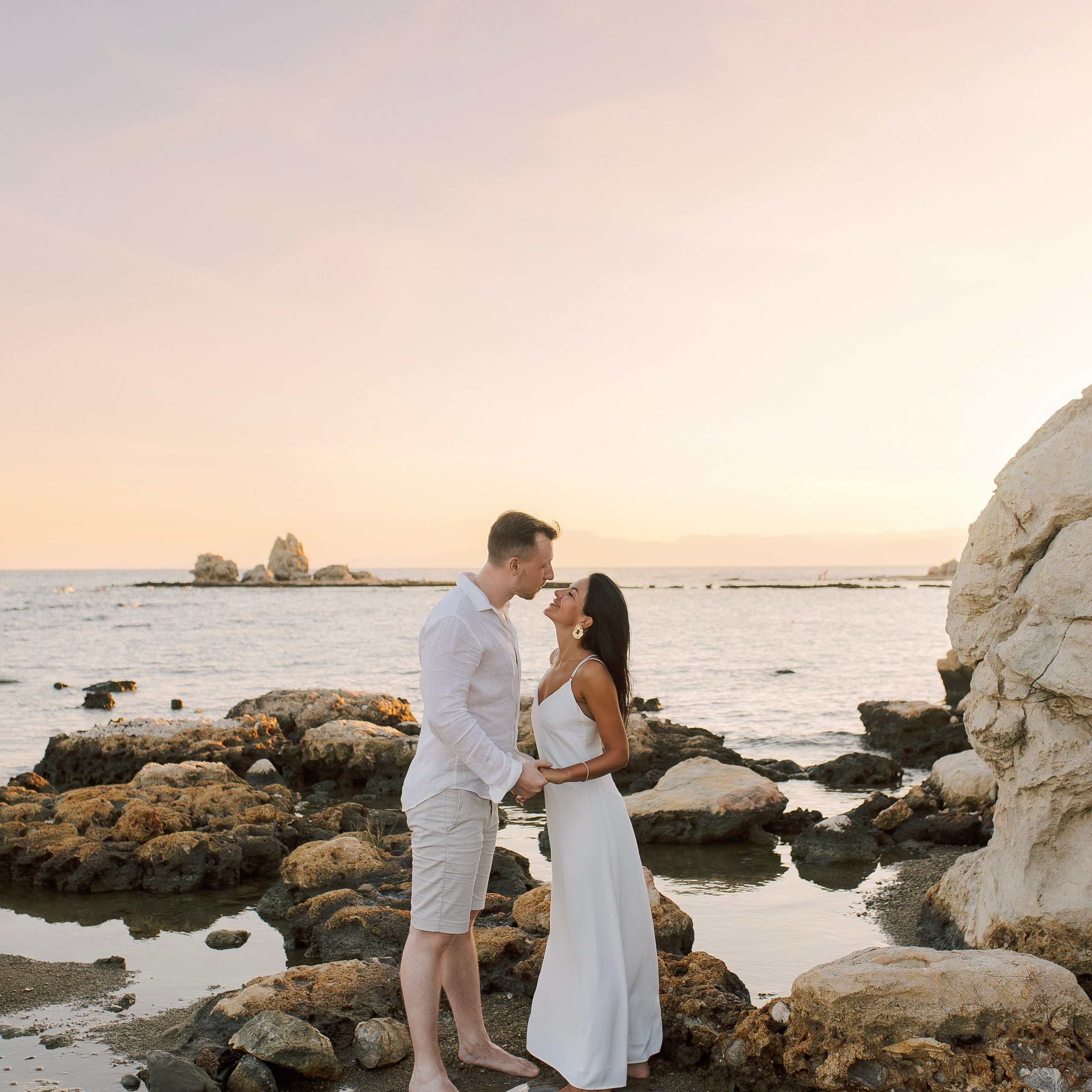 Sunset. Love Story on the beach in Side at sunset. Alsu Develi, Photographer in Turkey, Alanya, Side, Belek, Antalya, Kemer, Turkiye. Photoshooting in Alanya. Photosession in Belek, Side