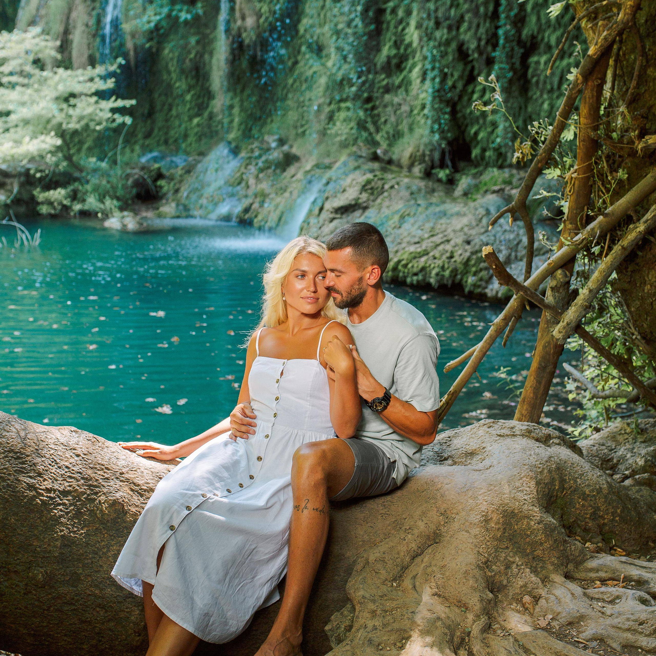Лавстори у водопада. Алсу Девели. Фотограф в Алании в Турции, Аланья, Сиде, Белек, Анталия, Кемер, Конаклы, Окурджалар. Фотосъемки в Алании. Фотосессия в Алания