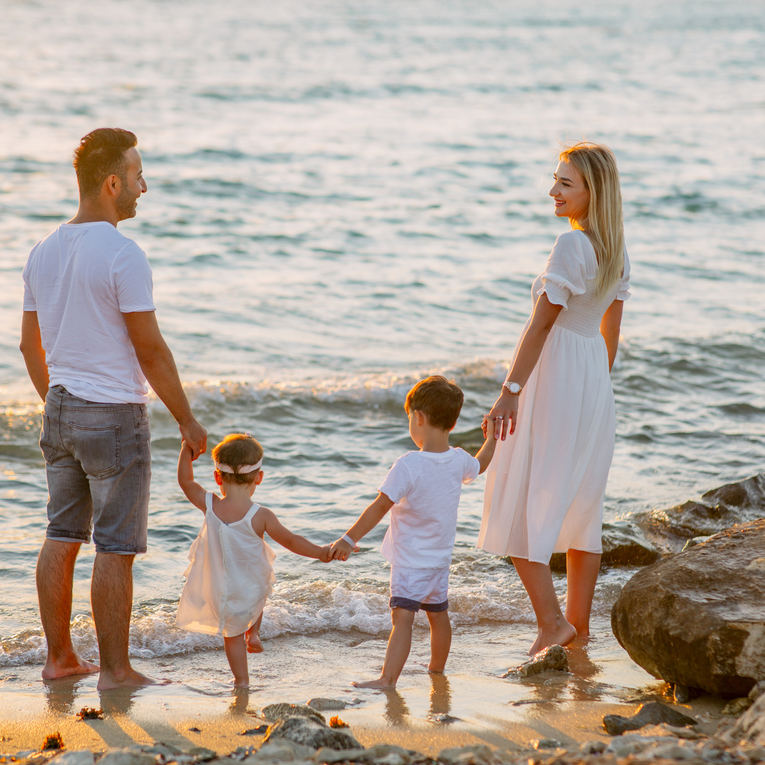 Family photo session in Didim. Alsu Develi, Photographer in Turkey, Alanya, Side, Belek, Antalya, Kemer, Turkiye. Photoshooting in Alanya. Photosession in Belek, Side