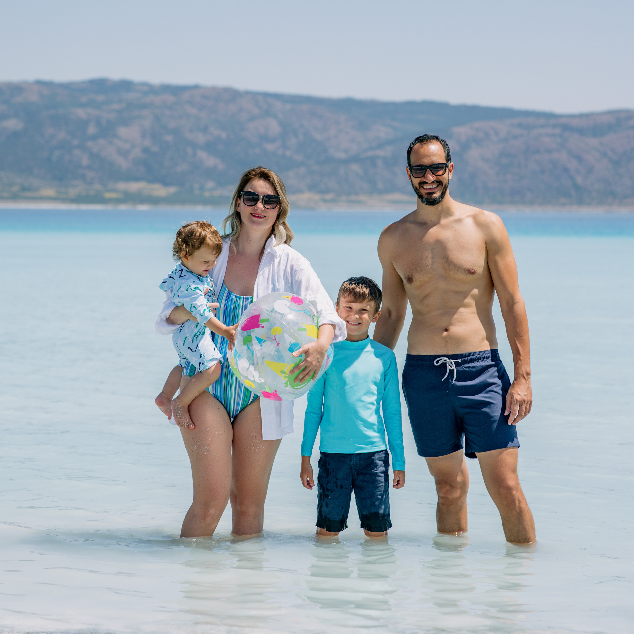 Family shooting at Salda Lake. Alsu Develi, Photographer in Turkey, Alanya, Side, Belek, Antalya, Kemer, Turkiye. Photoshooting in Alanya. Photosession in Belek, Side