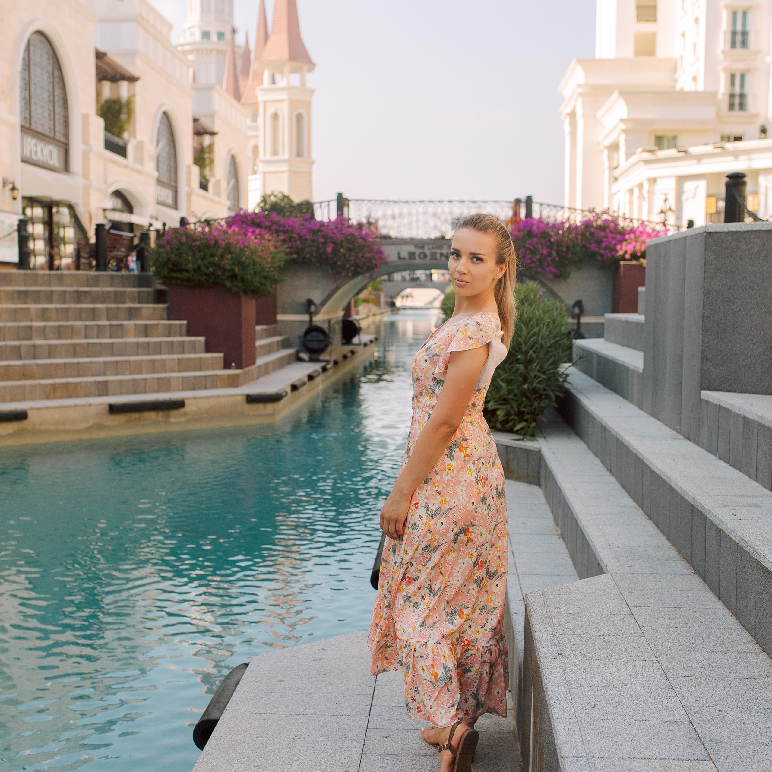 Family photo session in the Land of Legends park. Alsu Develi, Photographer in Turkey, Alanya, Side, Belek, Antalya, Kemer, Turkiye. Photoshooting in Alanya. Photosession in Belek, Side