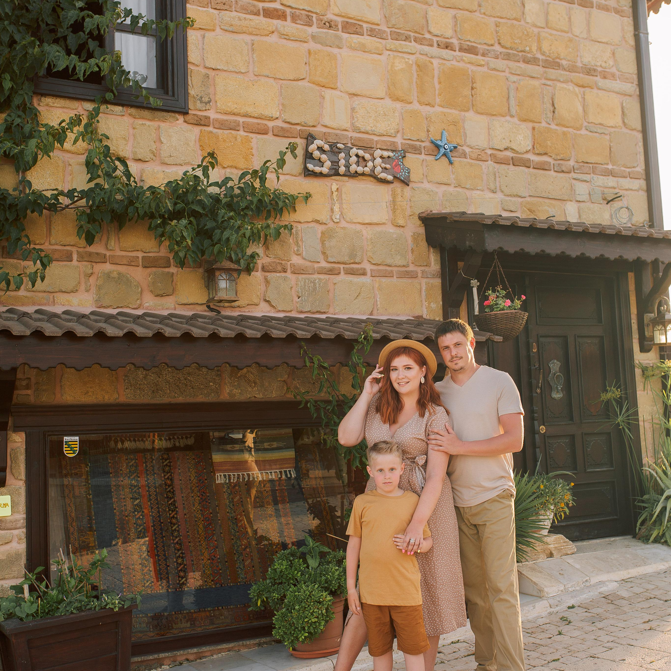 Семейная съемка в античном городе Сиде на закате. Алсу Девели. Фотограф в Алании в Турции, Аланья, Сиде, Белек, Анталия, Кемер, Конаклы, Окурджалар. Фотосъемки в Алании. Фотосессия в Алания