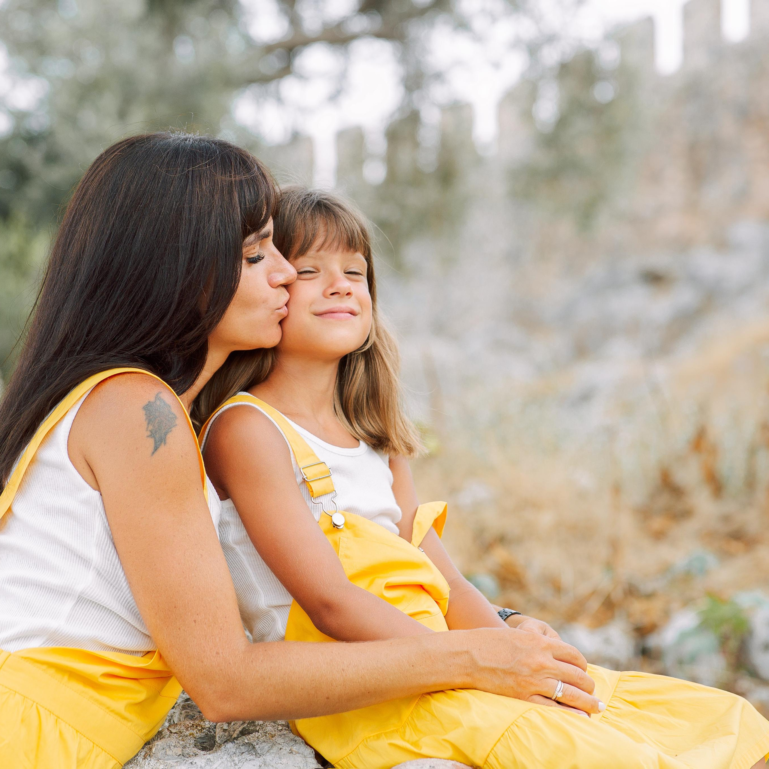 Photo session at the Alanya fortress for mother and daughter. Alsu Develi, Photographer in Turkey, Alanya, Side, Belek, Antalya, Kemer, Turkiye. Photoshooting in Alanya. Photosession in Belek, Side