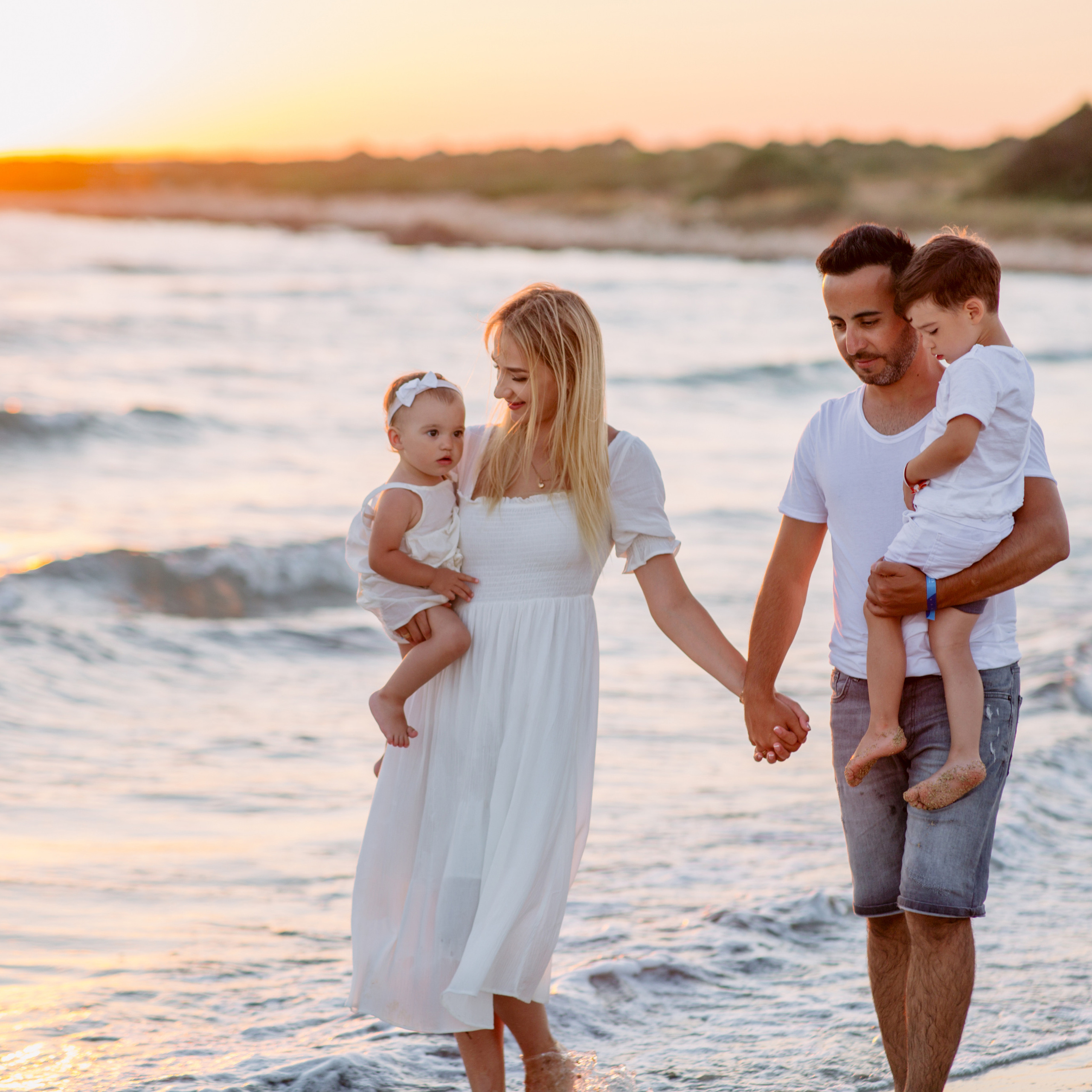 Family photo session in Didim. Alsu Develi, Photographer in Turkey, Alanya, Side, Belek, Antalya, Kemer, Turkiye. Photoshooting in Alanya. Photosession in Belek, Side