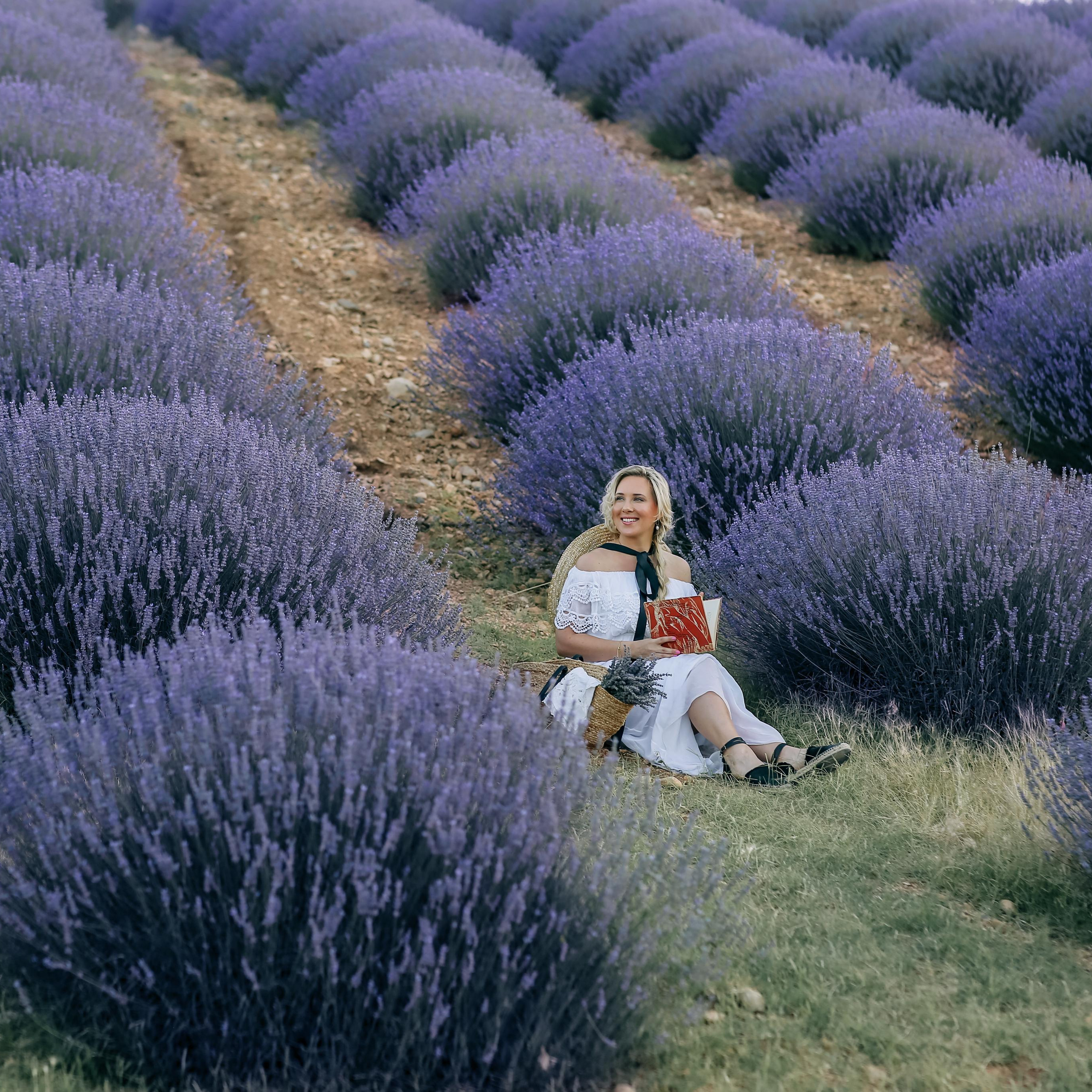 Фотосессия на лавандовом поле. Алсу Девели. Фотограф в Алании в Турции, Аланья, Сиде, Белек, Анталия, Кемер, Конаклы, Окурджалар. Фотосъемки в Алании. Фотосессия в Алания