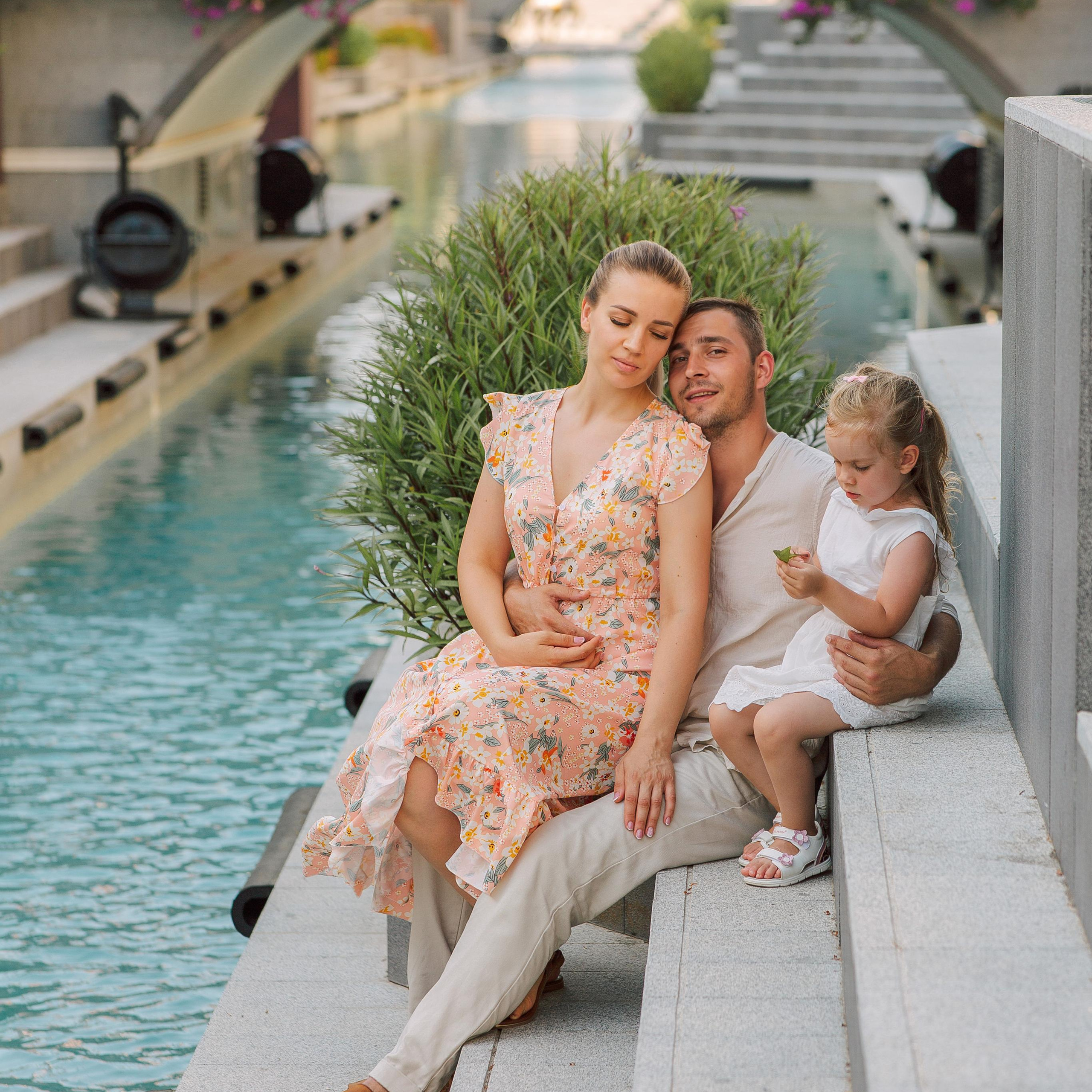 Family photo session in the Land of Legends park. Alsu Develi, Photographer in Turkey, Alanya, Side, Belek, Antalya, Kemer, Turkiye. Photoshooting in Alanya. Photosession in Belek, Side