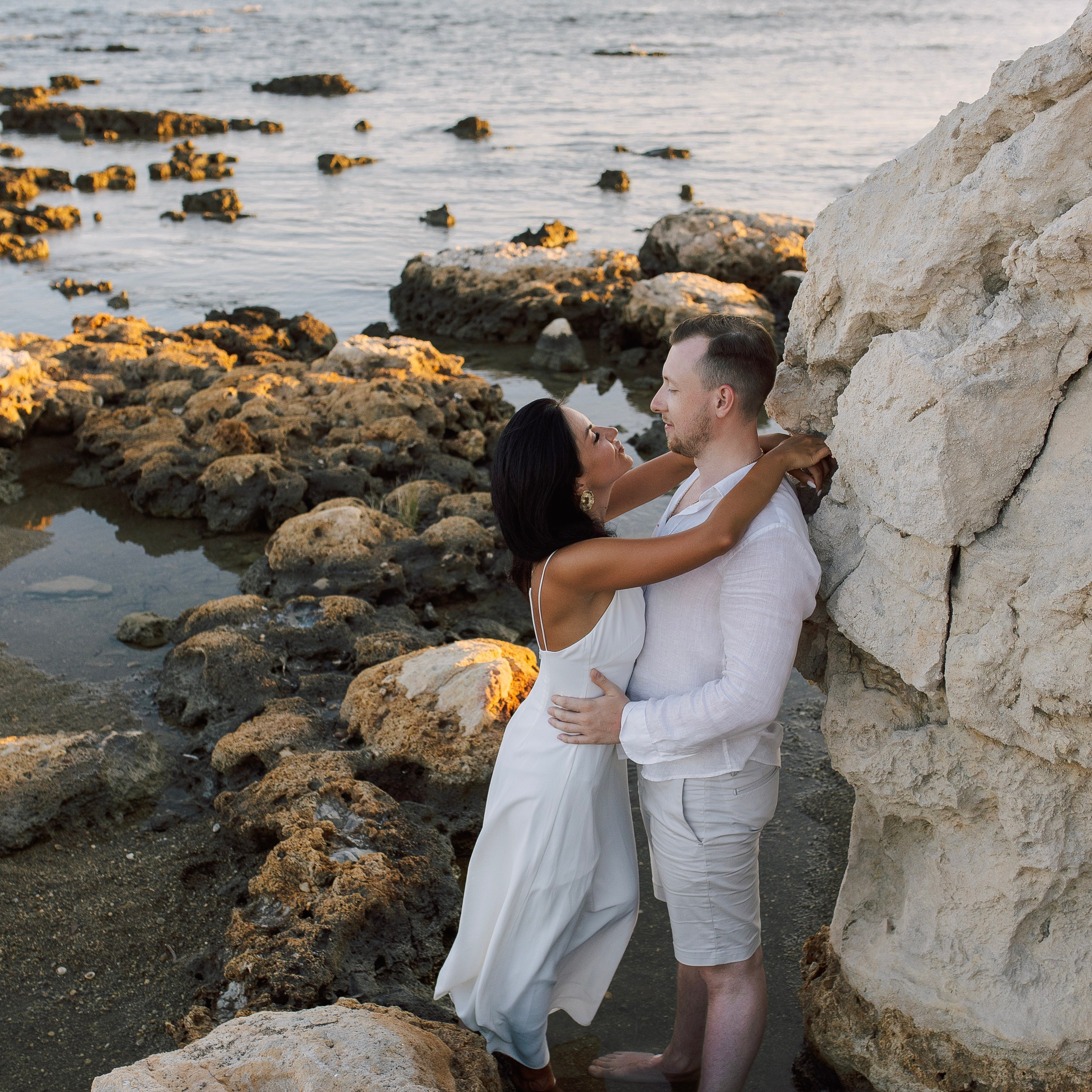Sunset. Love Story on the beach in Side at sunset. Alsu Develi, Photographer in Turkey, Alanya, Side, Belek, Antalya, Kemer, Turkiye. Photoshooting in Alanya. Photosession in Belek, Side