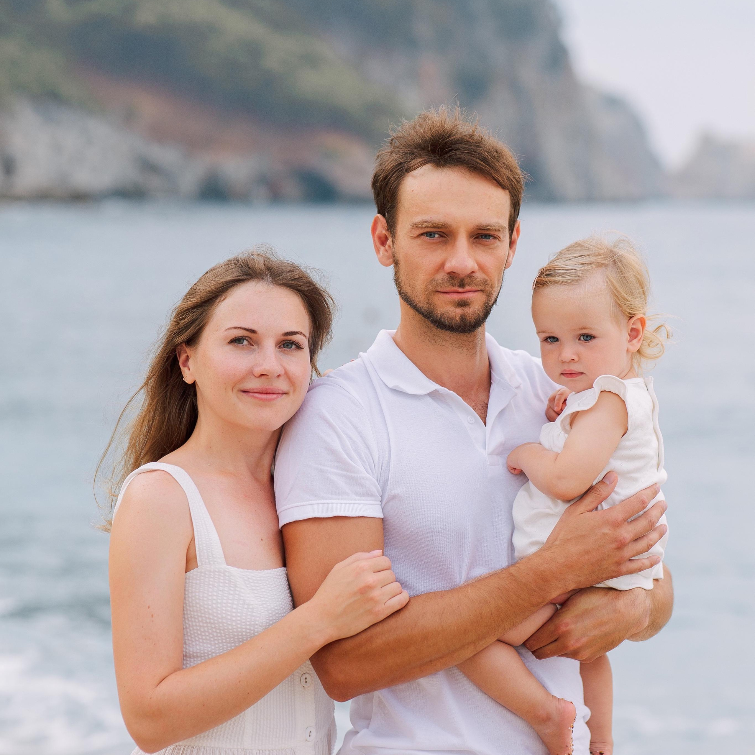 Morning family photo shoot on Cleopatra Beach. Alsu Develi, Photographer in Turkey, Alanya, Side, Belek, Antalya, Kemer, Turkiye. Photoshooting in Alanya. Photosession in Belek, Side
