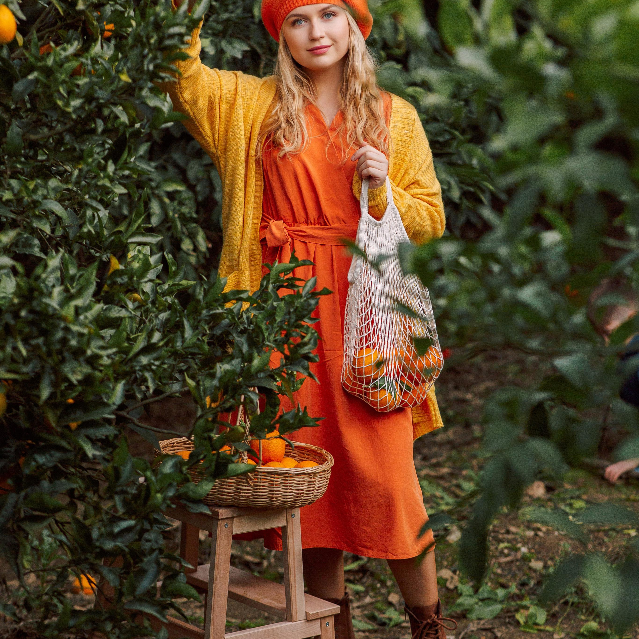 Фотосессия в апельсиновом саду. Алсу Девели. Фотограф в Алании в Турции, Аланья, Сиде, Белек, Анталия, Кемер, Конаклы, Окурджалар. Фотосъемки в Алании. Фотосессия в Алания