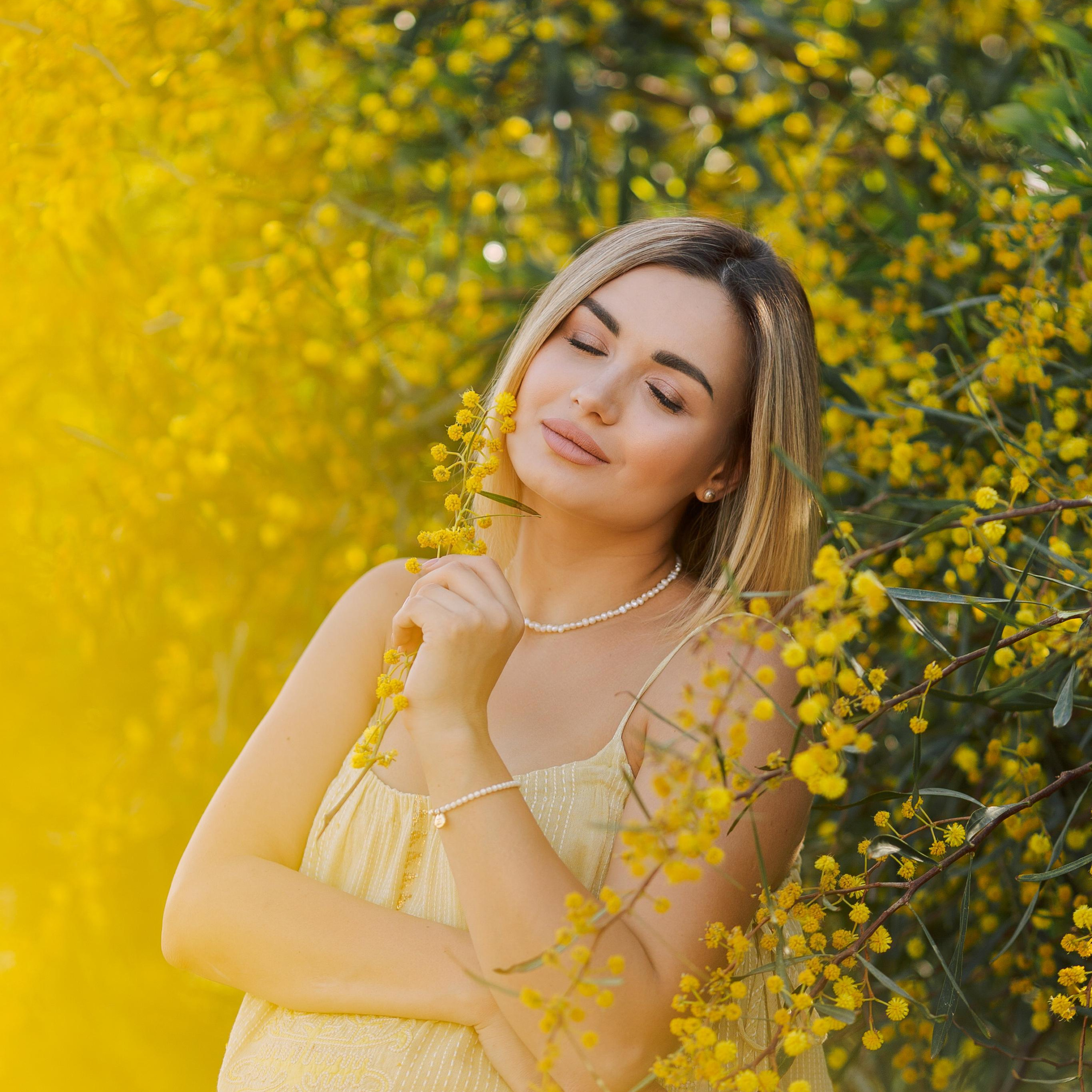 Photo shoot of the unique beauty of yellow mimosa trees. Alsu Develi, Photographer in Turkey, Alanya, Side, Belek, Antalya, Kemer, Turkiye. Photoshooting in Alanya. Photosession in Belek, Side