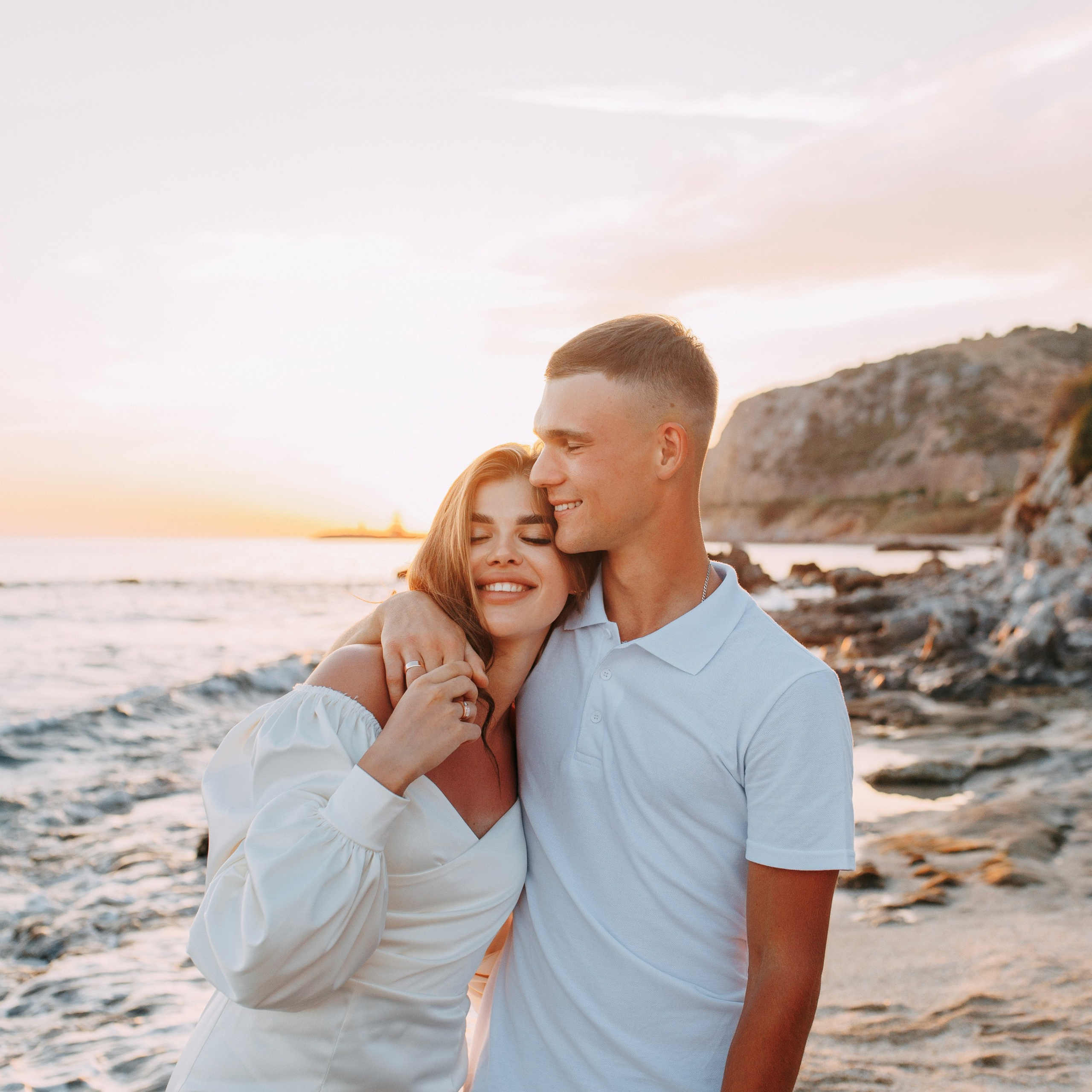 Sunset.Beach. Love story on Cleopatra beach at sunset. Alanya. Alsu Develi, Photographer in Turkey, Alanya, Side, Belek, Antalya, Kemer, Turkiye. Photoshooting in Alanya. Photosession in Belek, Side