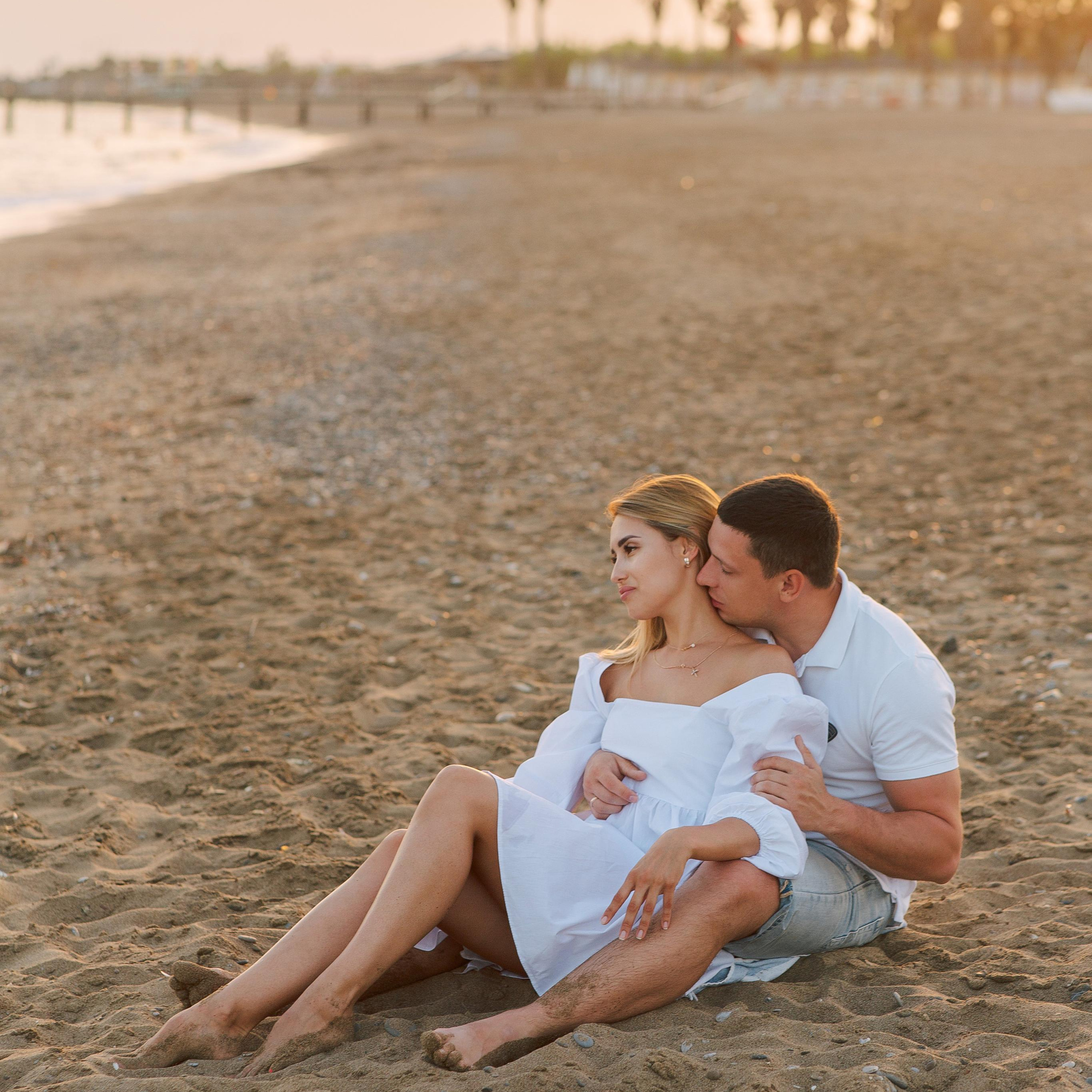 Family photo shoot on the beach in Belek at sunset. Alsu Develi, Photographer in Turkey, Alanya, Side, Belek, Antalya, Kemer, Turkiye. Photoshooting in Alanya. Photosession in Belek, Side