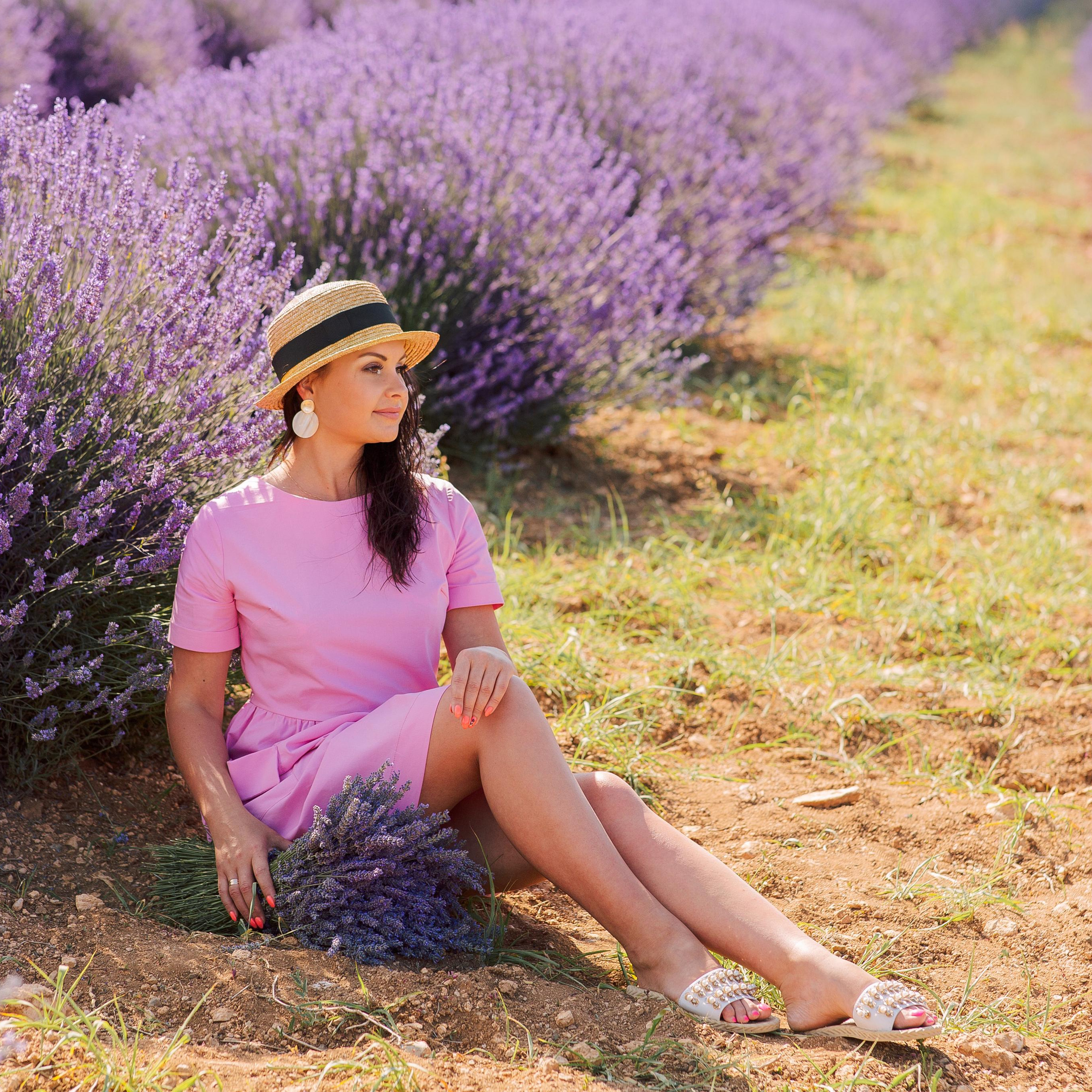 Individual photo session in a lavender field. Alsu Develi, Photographer in Turkey, Alanya, Side, Belek, Antalya, Kemer, Turkiye. Photoshooting in Alanya. Photosession in Belek, Side