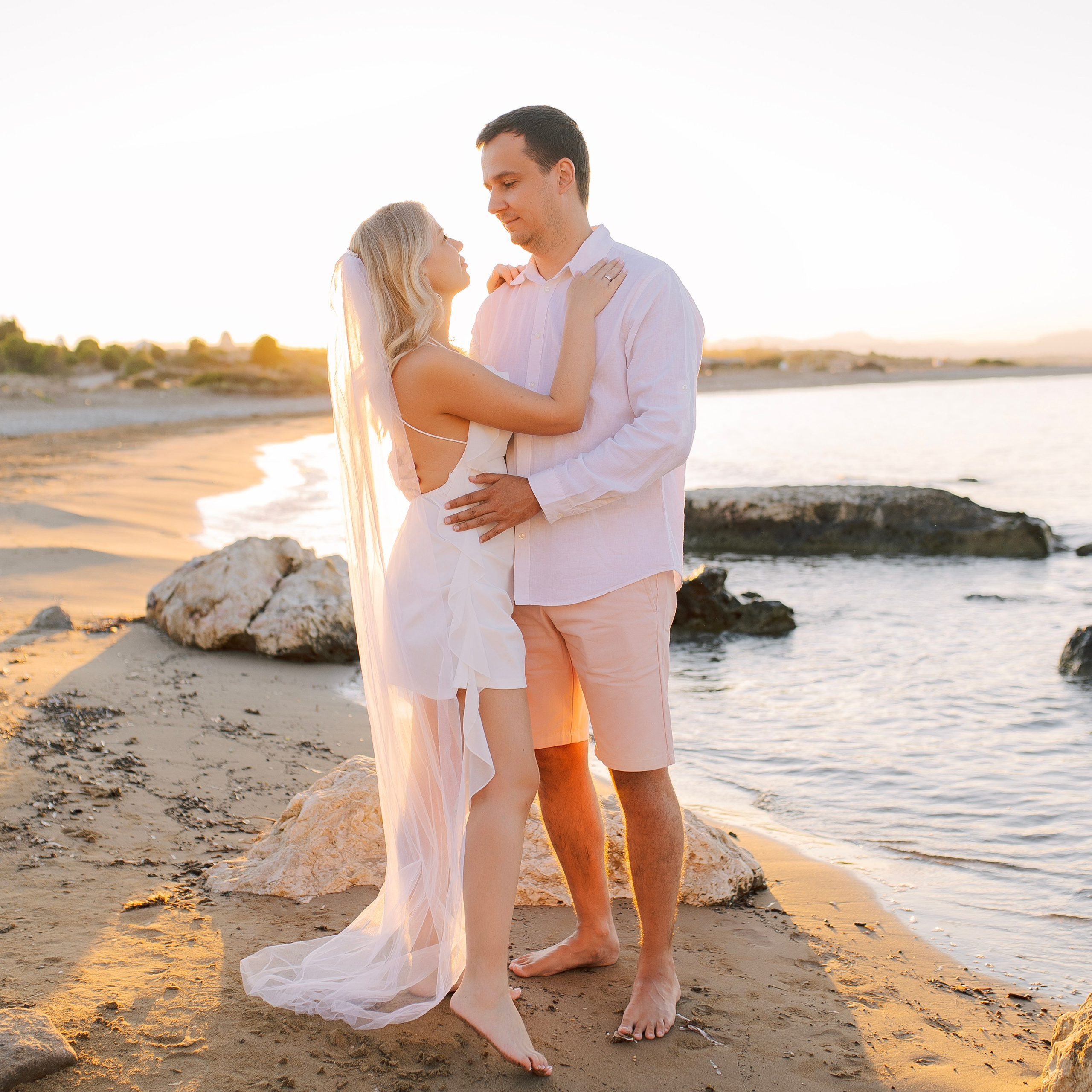 Закат. Love Story на пляже в Сиде на рассвете. Алсу Девели. Фотограф в Алании в Турции, Аланья, Сиде, Белек, Анталия, Кемер, Конаклы, Окурджалар. Фотосъемки в Алании. Фотосессия в Алания