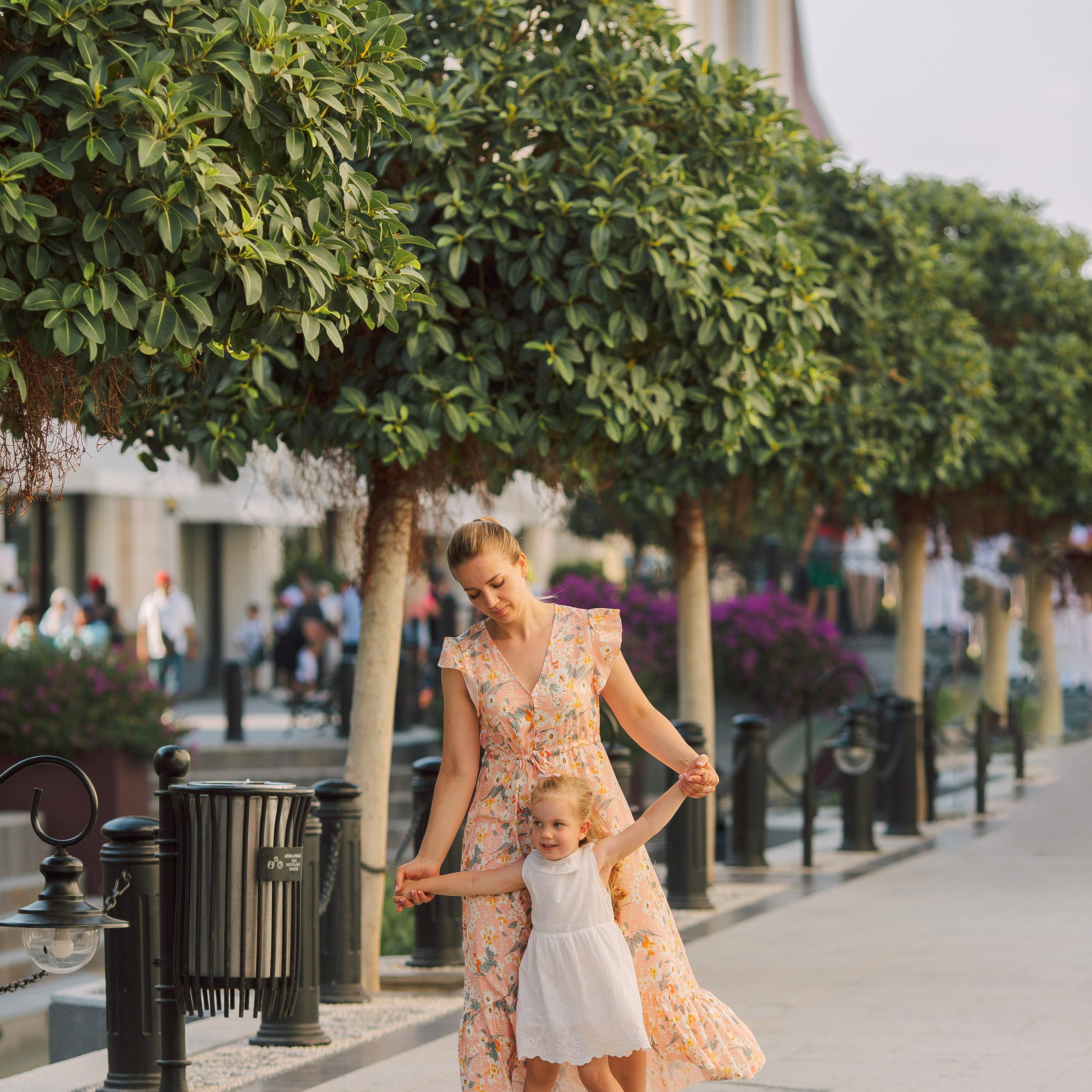 Family photo session in the Land of Legends park. Alsu Develi, Photographer in Turkey, Alanya, Side, Belek, Antalya, Kemer, Turkiye. Photoshooting in Alanya. Photosession in Belek, Side