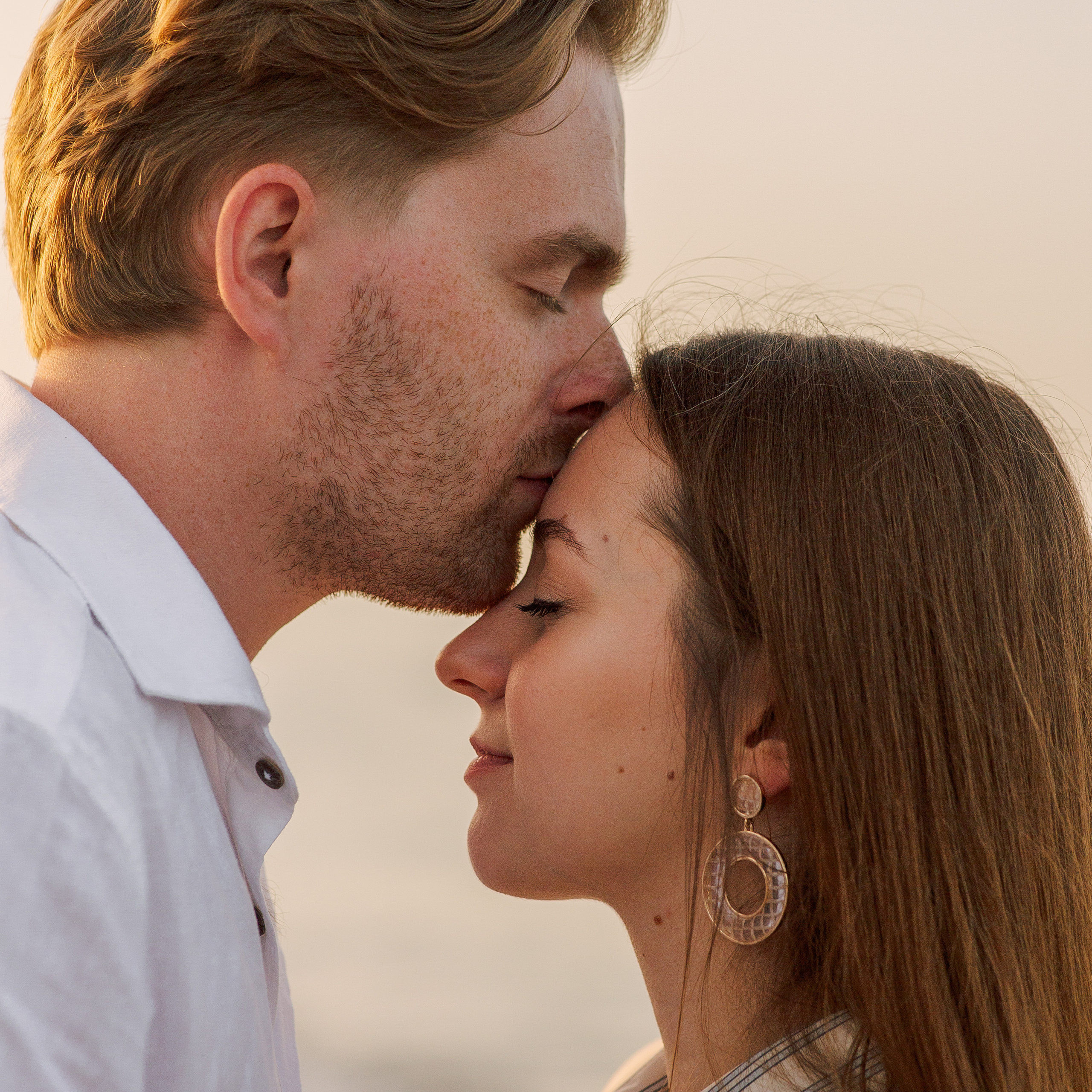 Sunrise. Love Story on the beach in Side. Alsu Develi, Photographer in Turkey, Alanya, Side, Belek, Antalya, Kemer, Turkiye. Photoshooting in Alanya. Photosession in Belek, Side