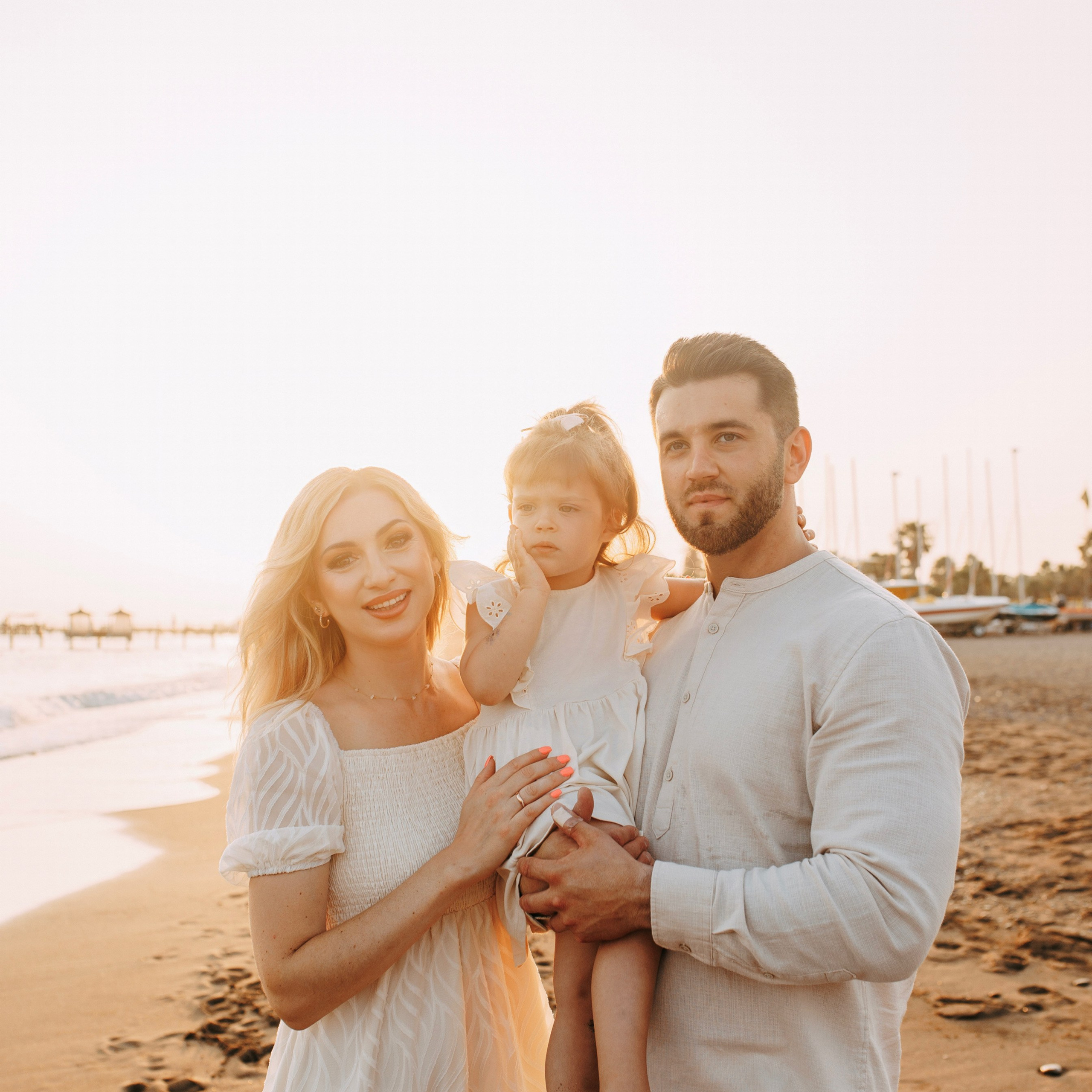 . Семейная фотосессия на пляже в Белеке. Алсу Девели. Фотограф в Алании в Турции, Аланья, Сиде, Белек, Анталия, Кемер, Конаклы, Окурджалар. Фотосъемки в Алании. Фотосессия в Алания