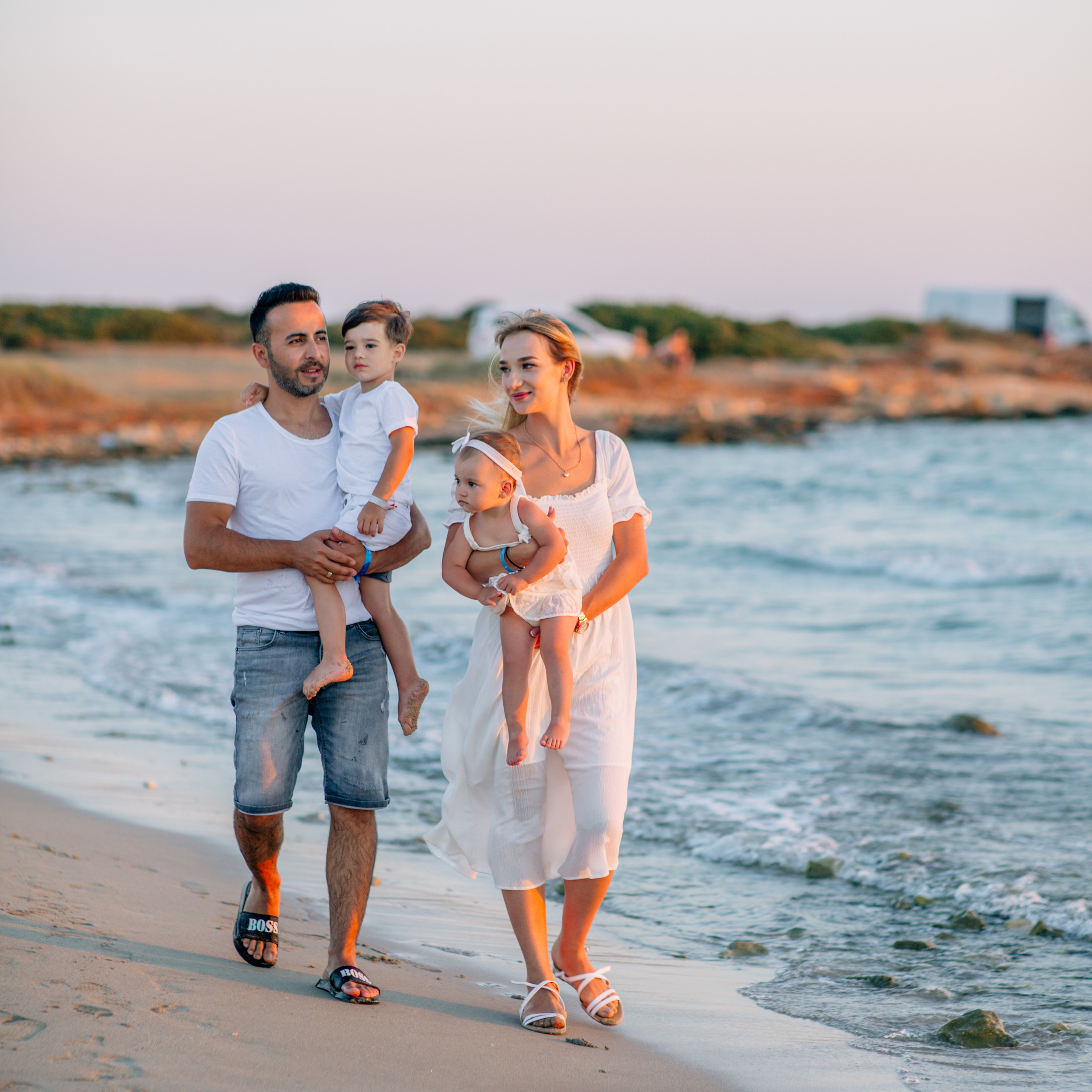 Family photo session in Didim. Alsu Develi, Photographer in Turkey, Alanya, Side, Belek, Antalya, Kemer, Turkiye. Photoshooting in Alanya. Photosession in Belek, Side