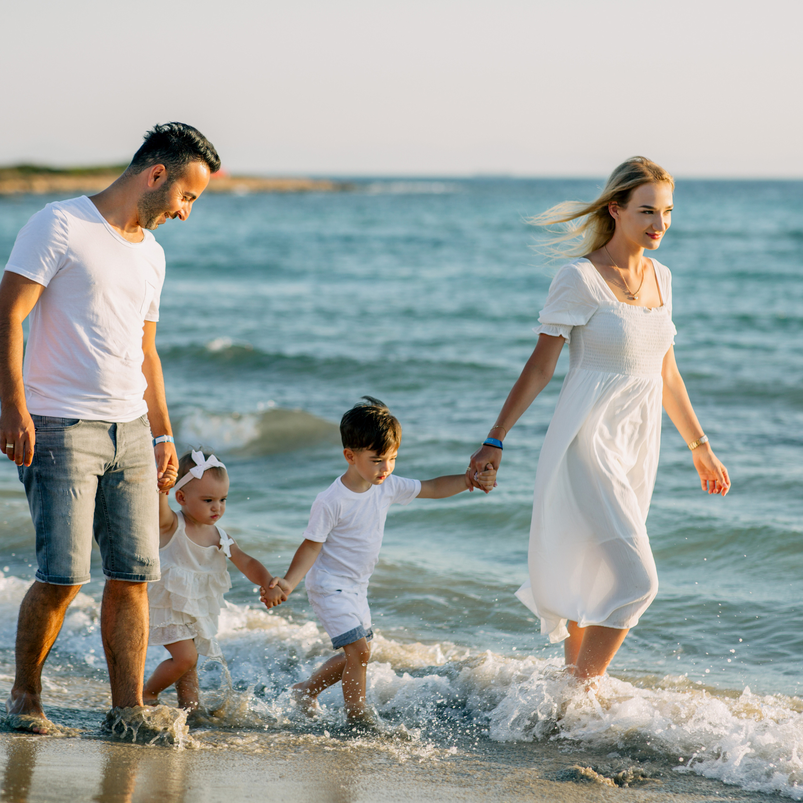 Family photo session in Didim. Alsu Develi, Photographer in Turkey, Alanya, Side, Belek, Antalya, Kemer, Turkiye. Photoshooting in Alanya. Photosession in Belek, Side