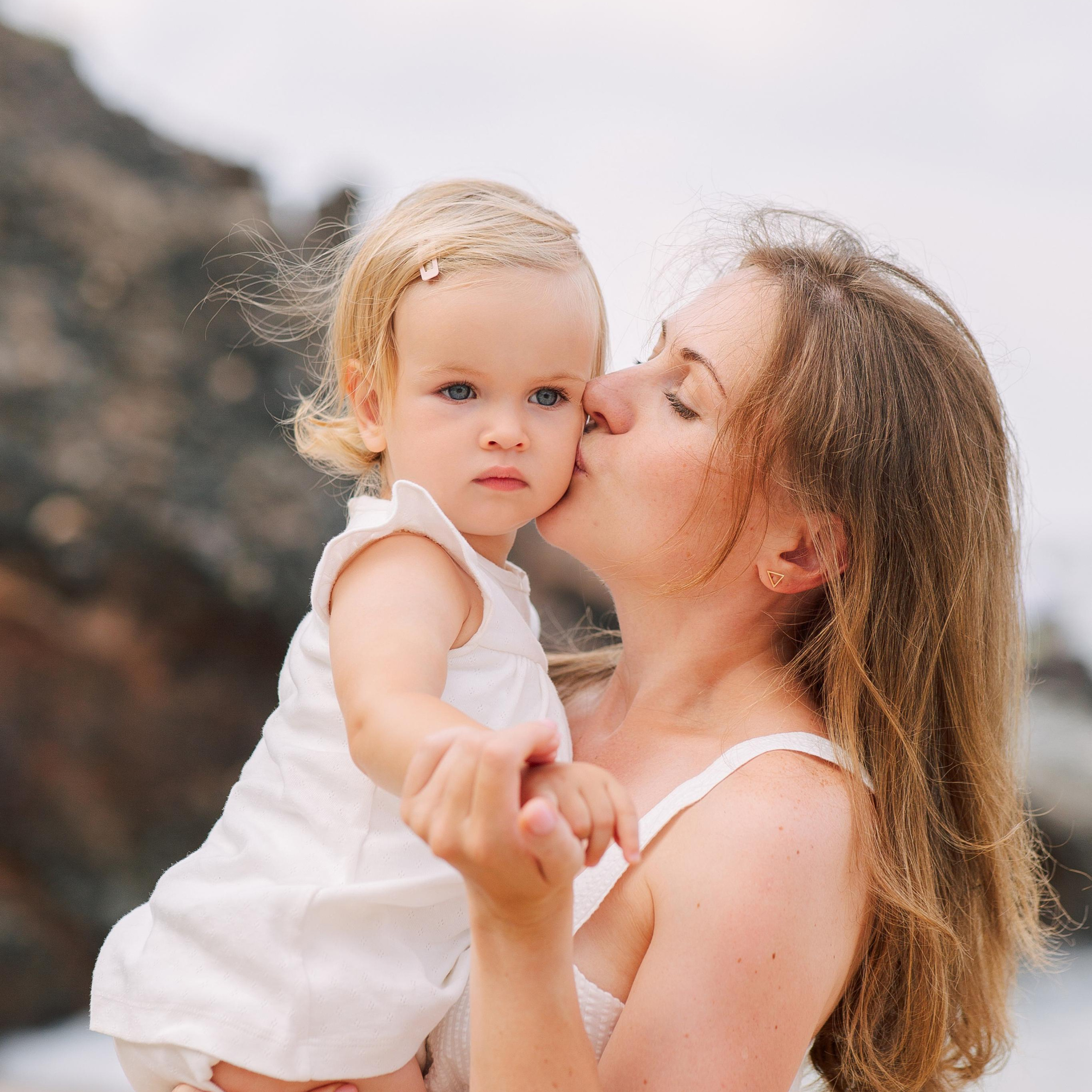 Morning family photo shoot on Cleopatra Beach. Alsu Develi, Photographer in Turkey, Alanya, Side, Belek, Antalya, Kemer, Turkiye. Photoshooting in Alanya. Photosession in Belek, Side
