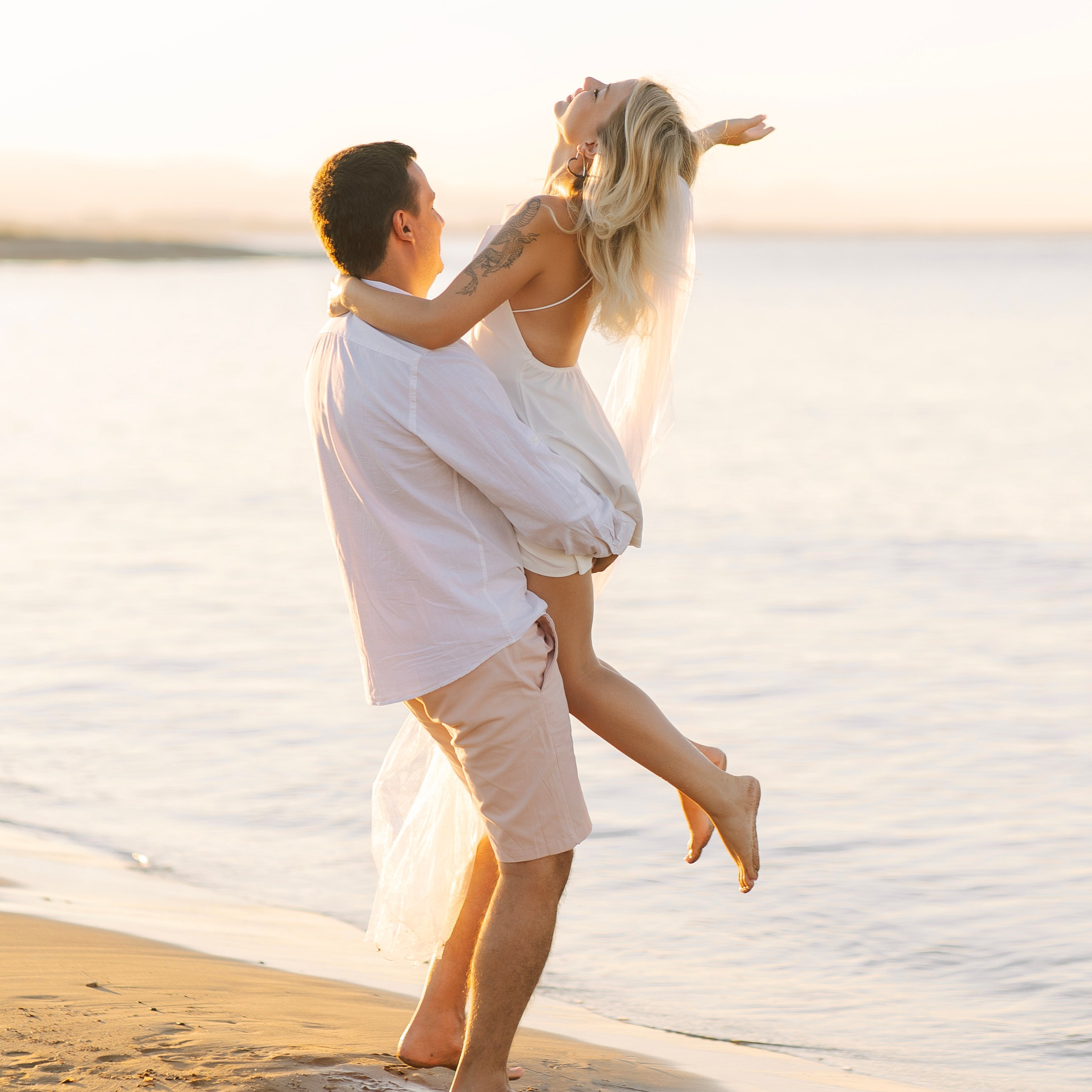 Закат. Love Story на пляже в Сиде на рассвете. Алсу Девели. Фотограф в Алании в Турции, Аланья, Сиде, Белек, Анталия, Кемер, Конаклы, Окурджалар. Фотосъемки в Алании. Фотосессия в Алания