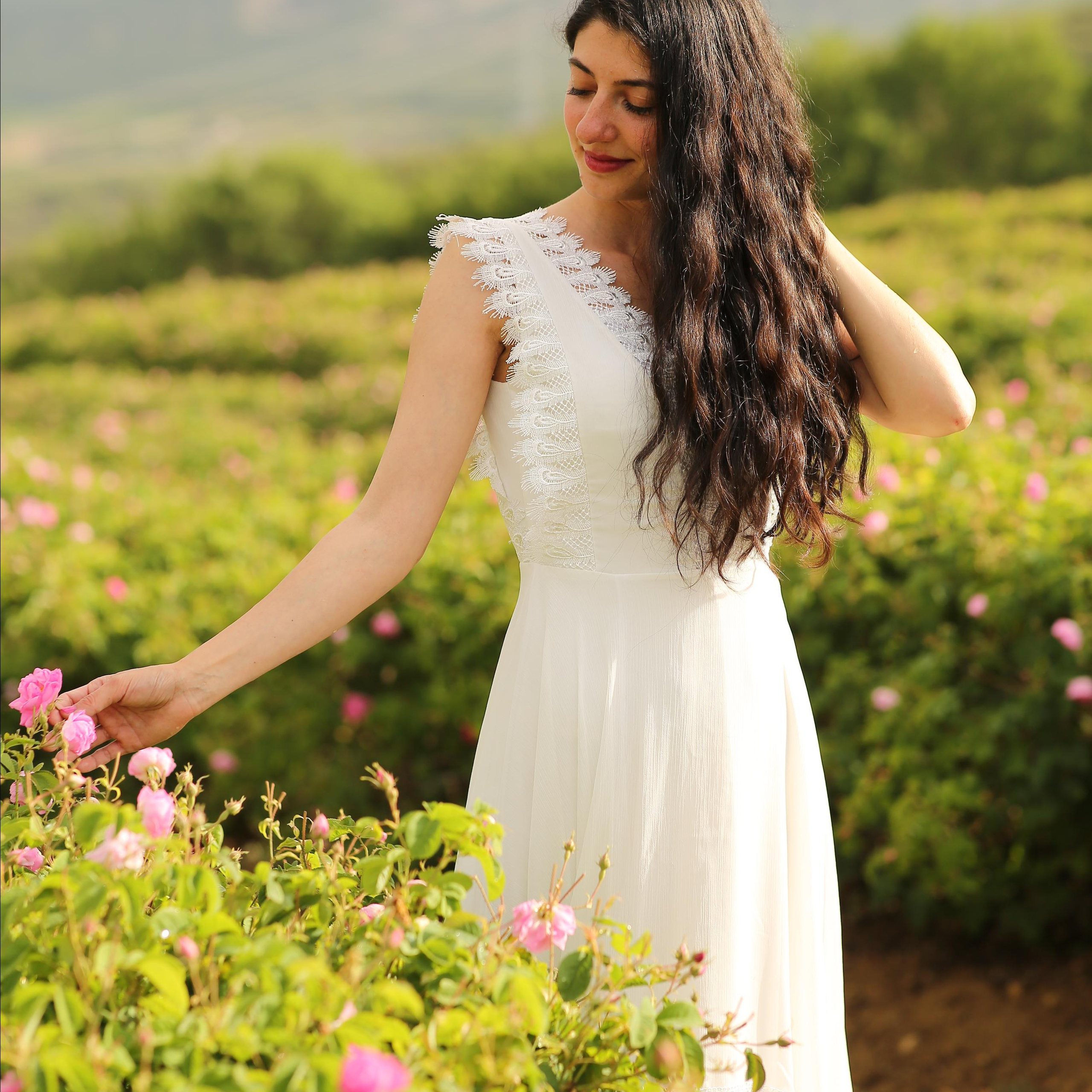 Фотосессия в розарии. Алсу Девели. Фотограф в Алании в Турции, Аланья, Сиде, Белек, Анталия, Кемер, Конаклы, Окурджалар. Фотосъемки в Алании. Фотосессия в Алания
