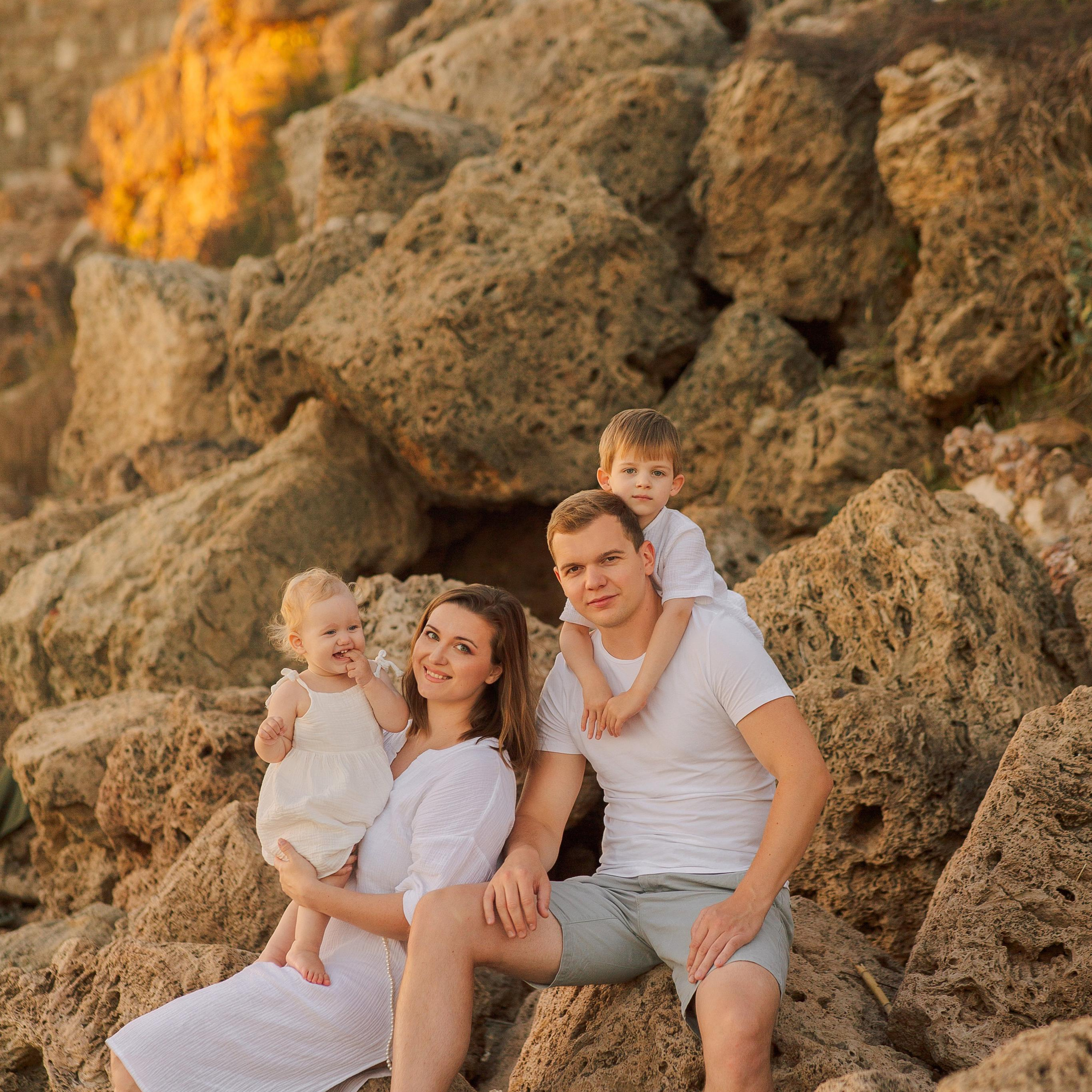 Семейная фотосессия на пляже в Сиде на закате. Алсу Девели. Фотограф в Алании в Турции, Аланья, Сиде, Белек, Анталия, Кемер, Конаклы, Окурджалар. Фотосъемки в Алании. Фотосессия в Алания