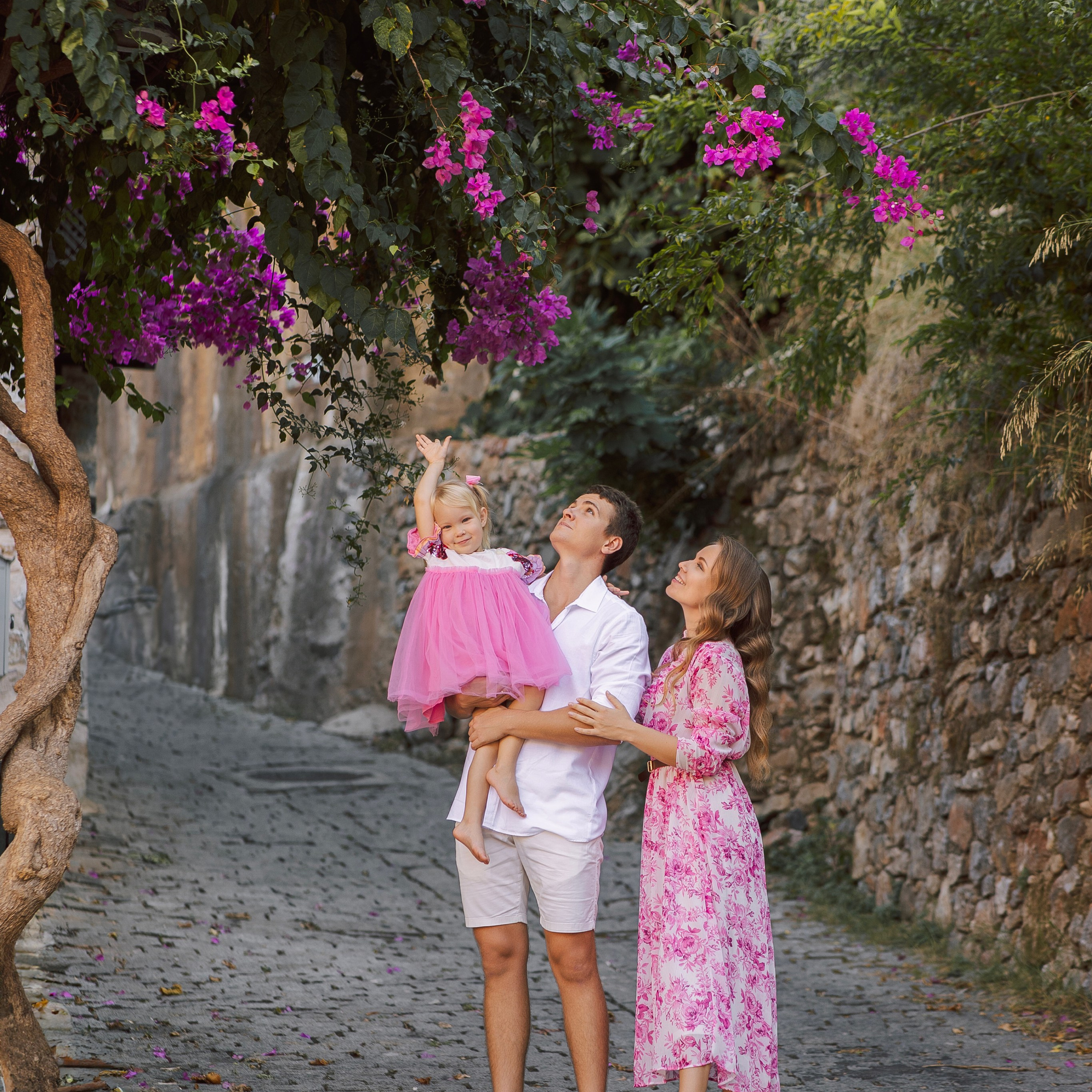 День. Колоритные улочки. Семейная съемка у крепости Алании. Алсу Девели. Фотограф в Алании в Турции, Аланья, Сиде, Белек, Анталия, Кемер, Конаклы, Окурджалар. Фотосъемки в Алании. Фотосессия в Алания