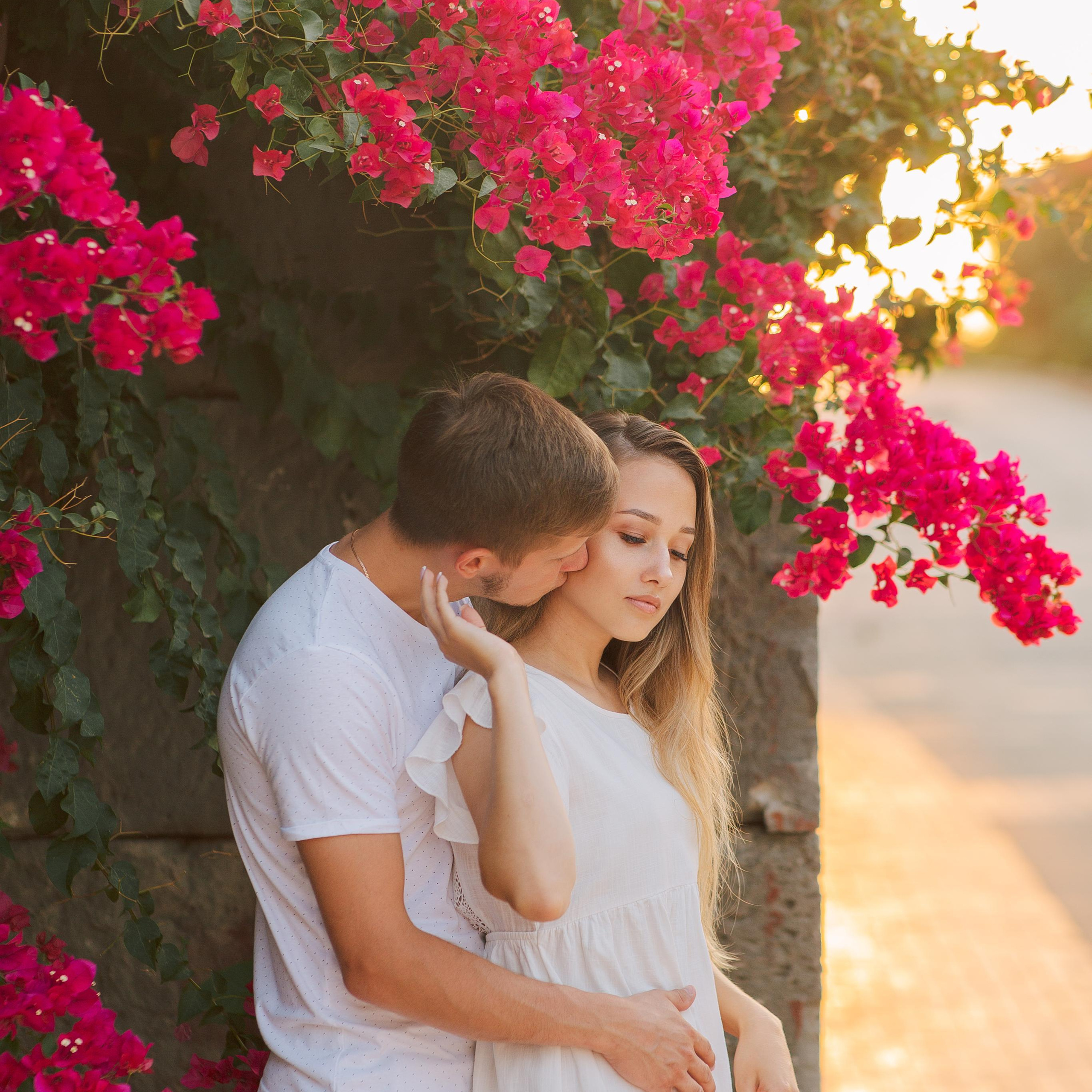 Couple photo shoot in the ancient city of Side at sunrise. Alsu Develi, Photographer in Turkey, Alanya, Side, Belek, Antalya, Kemer, Turkiye. Photoshooting in Alanya. Photosession in Belek, Side