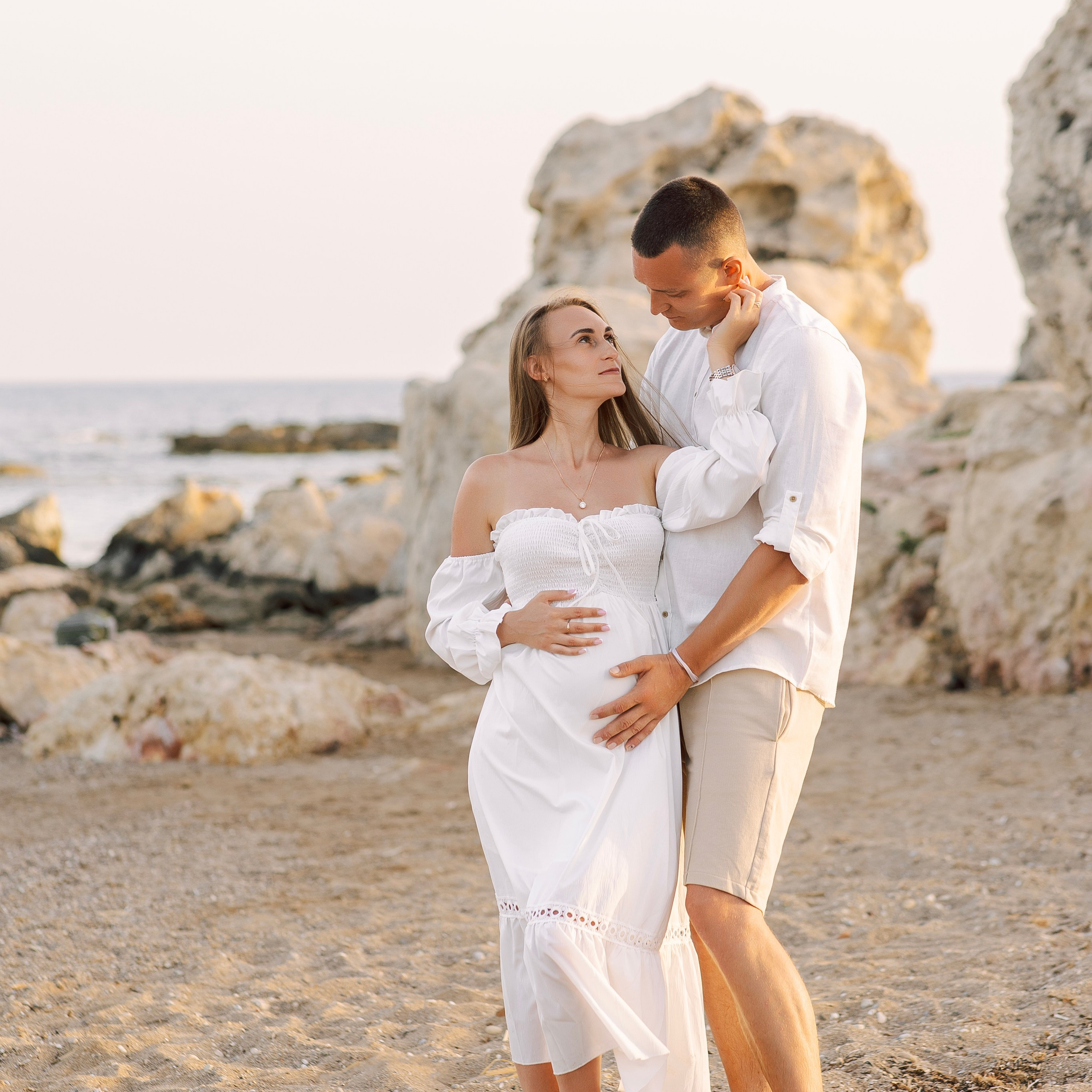 Beach. Sunset. Family photo session on the beach in Side at sunset. Alsu Develi, Photographer in Turkey, Alanya, Side, Belek, Antalya, Kemer, Turkiye. Photoshooting in Alanya. Photosession in Belek, Side
