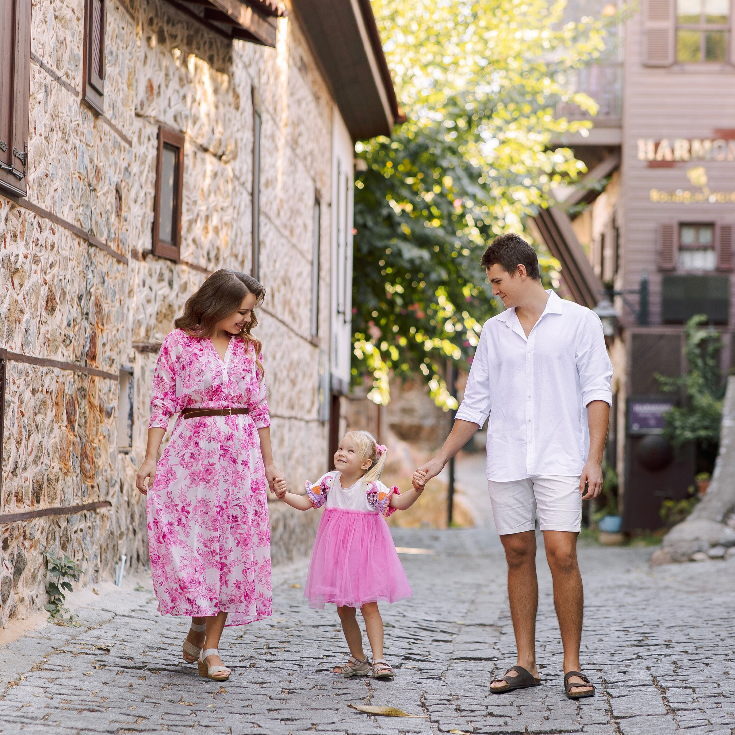 День. Колоритные улочки. Семейная съемка у крепости Алании. Алсу Девели. Фотограф в Алании в Турции, Аланья, Сиде, Белек, Анталия, Кемер, Конаклы, Окурджалар. Фотосъемки в Алании. Фотосессия в Алания