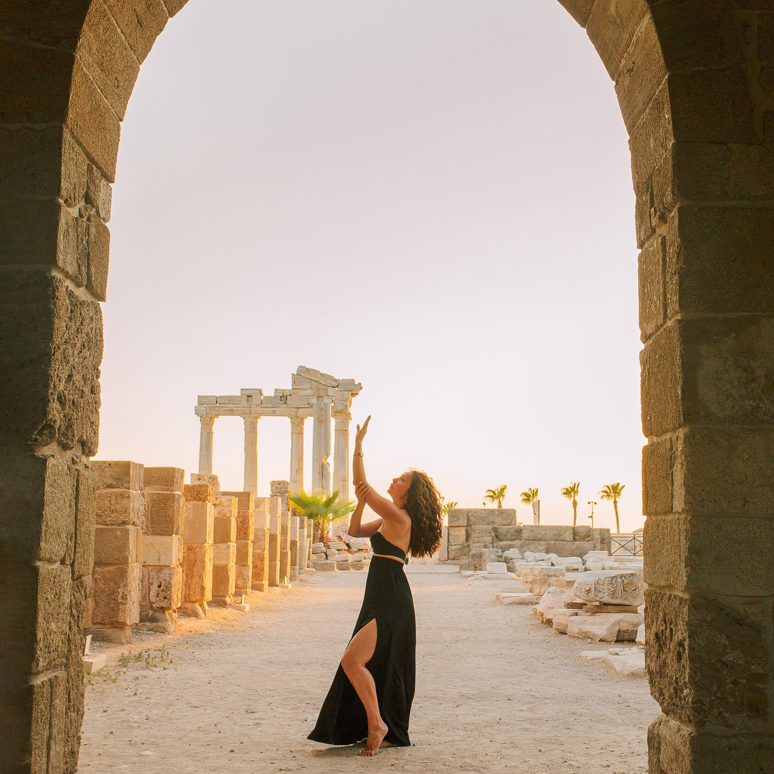 Индивидуальная фотосессия в  Сиде на закате. Алсу Девели. Фотограф в Алании в Турции, Аланья, Сиде, Белек, Анталия, Кемер, Конаклы, Окурджалар. Фотосъемки в Алании. Фотосессия в Алания