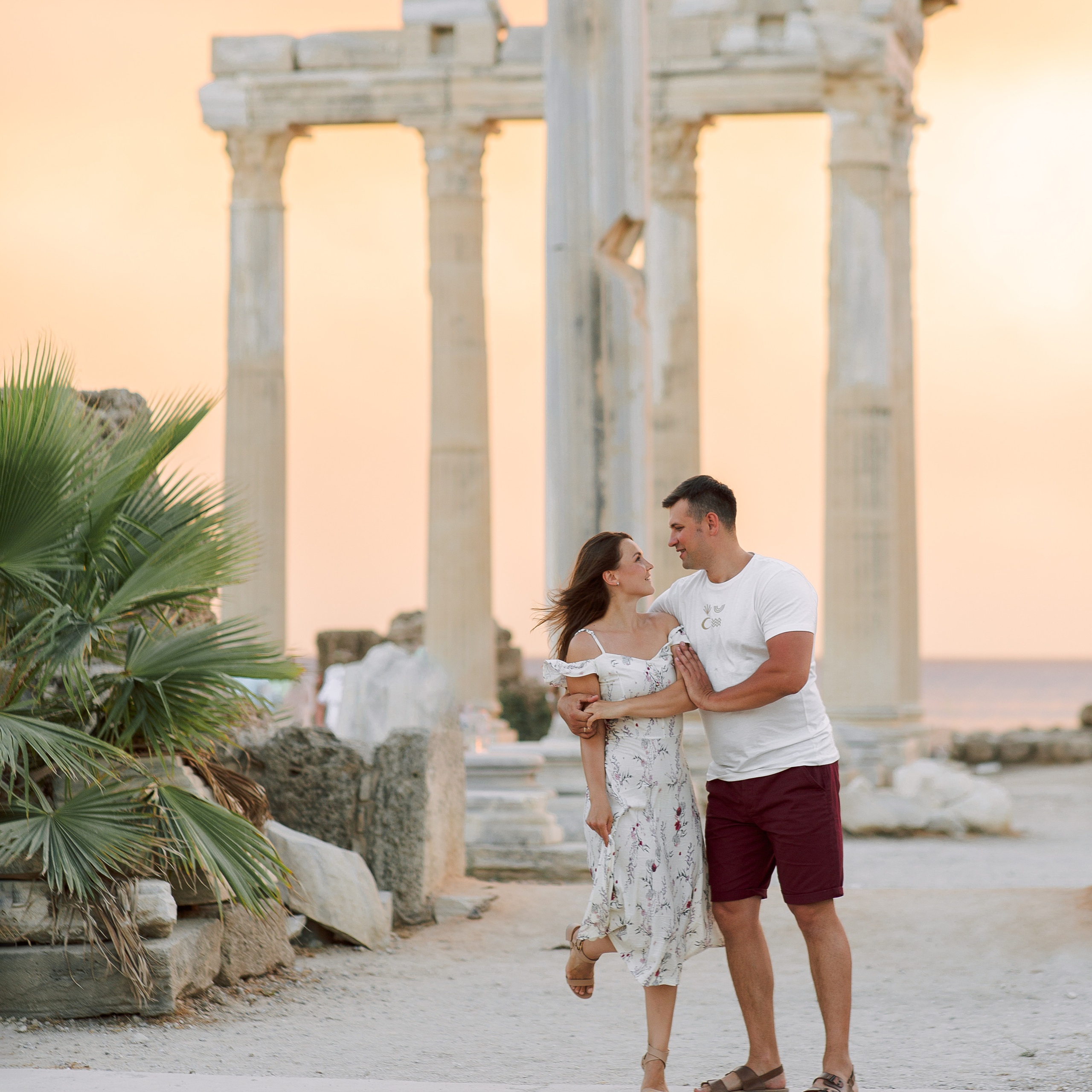Парная фотосессия в античном городе Сиде на закате. Алсу Девели. Фотограф в Алании в Турции, Аланья, Сиде, Белек, Анталия, Кемер, Конаклы, Окурджалар. Фотосъемки в Алании. Фотосессия в Алания