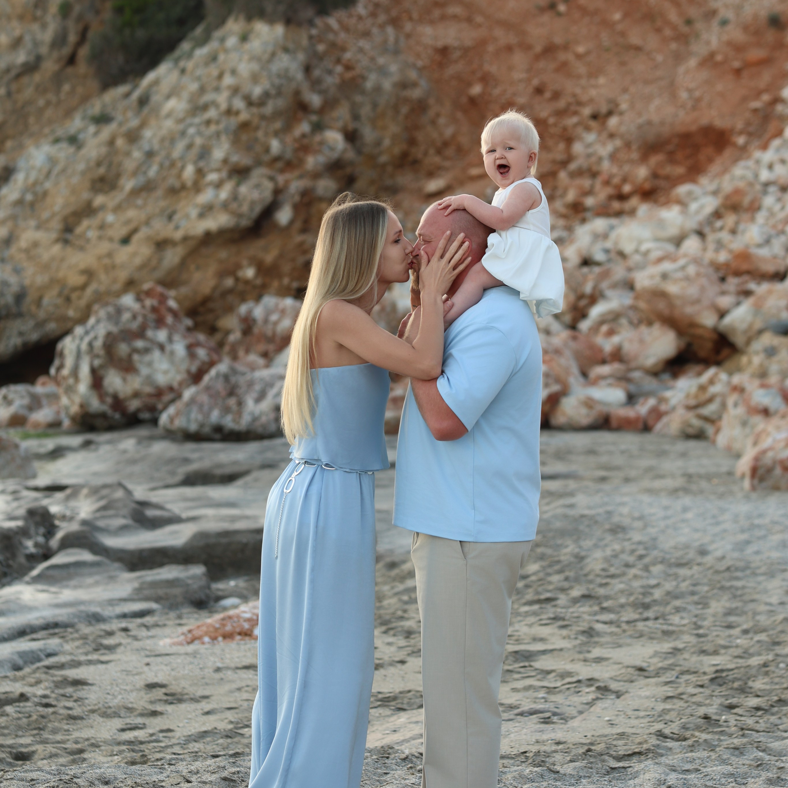 Family photoshoot at sunset in Alanya. Professional Photographer in Alanya, Side, Belek, Antalya. Turkiye