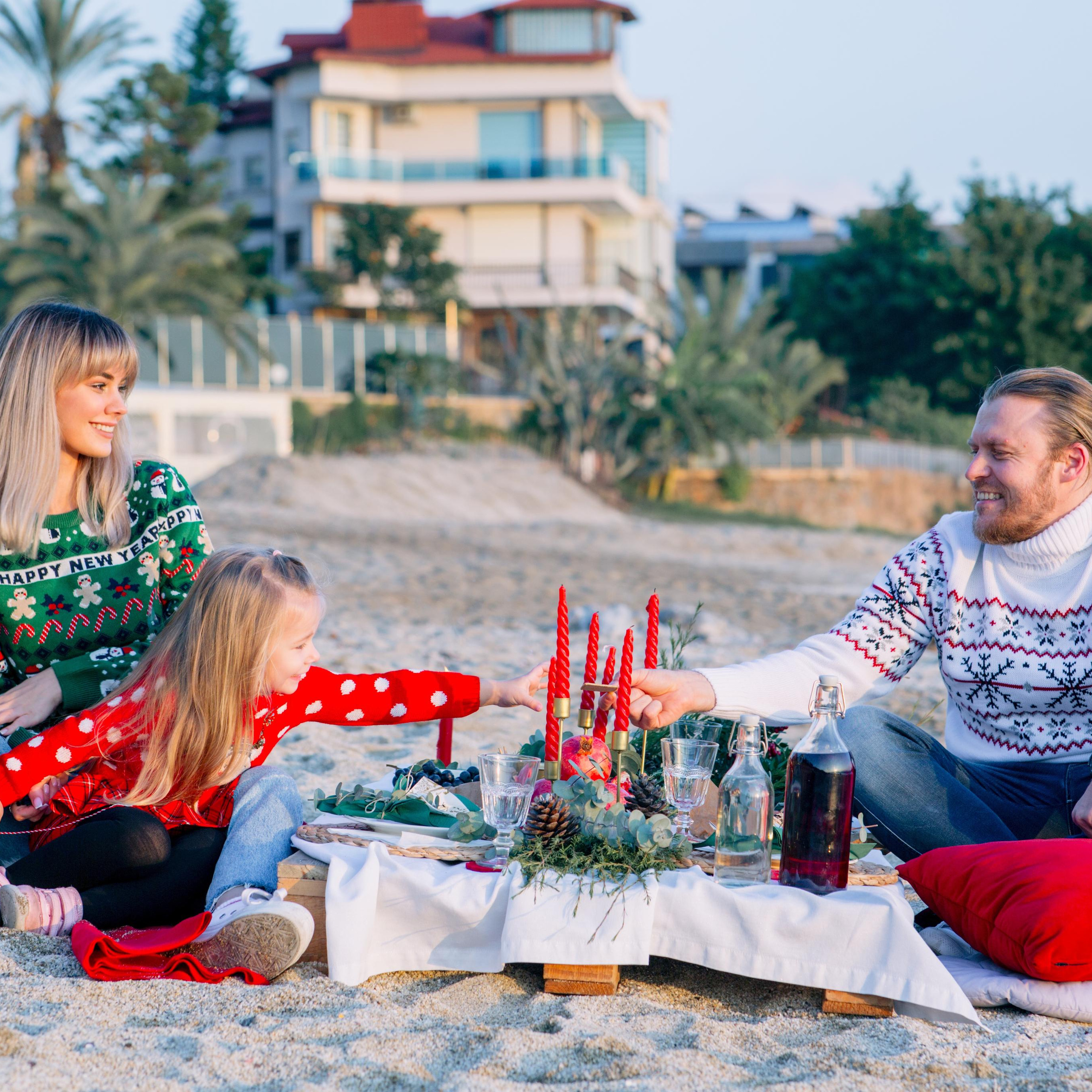 Новогодняя фотосессия на пляже. Алсу Девели. Фотограф в Алании в Турции, Аланья, Сиде, Белек, Анталия, Кемер, Конаклы, Окурджалар. Фотосъемки в Алании. Фотосессия в Алания