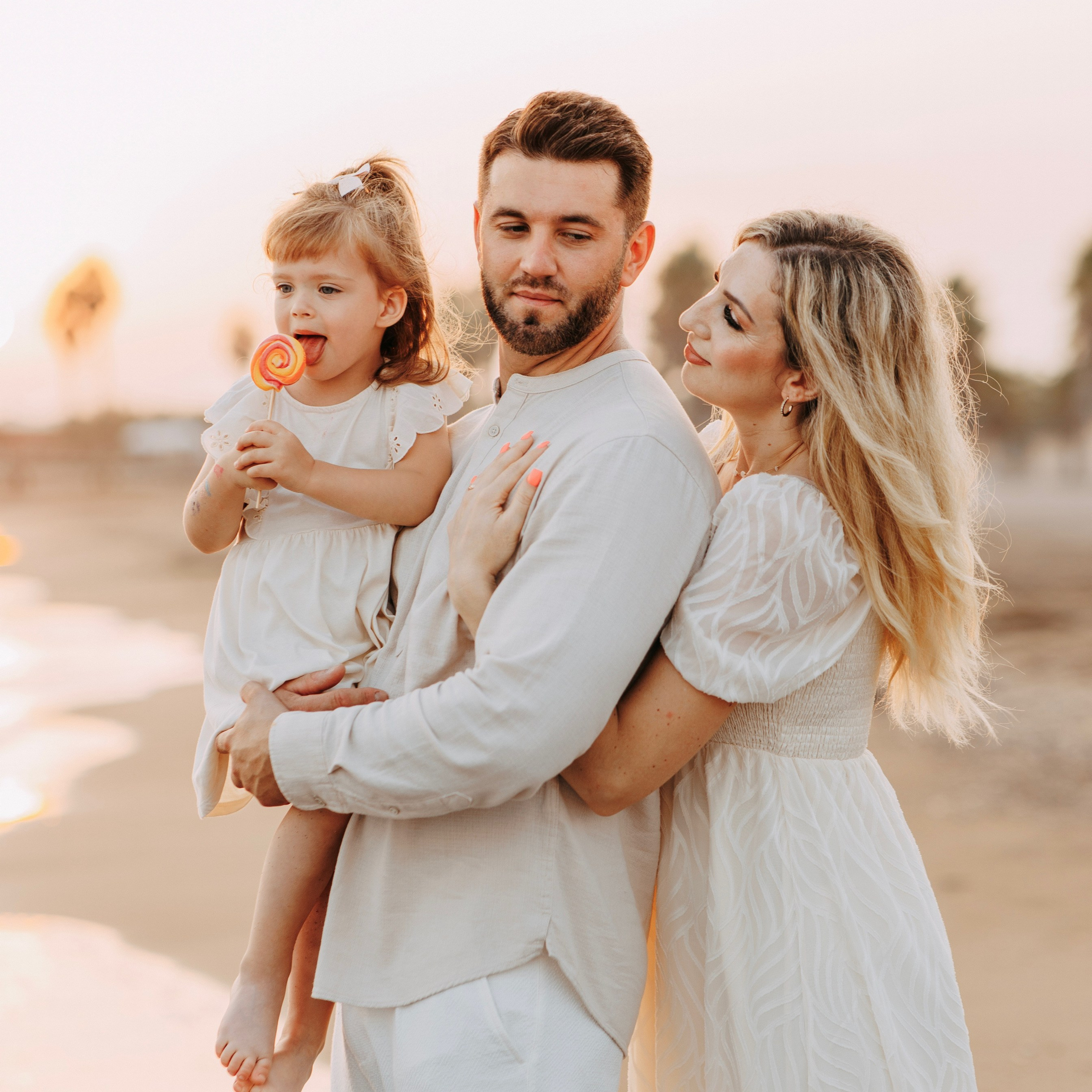 . Семейная фотосессия на пляже в Белеке. Алсу Девели. Фотограф в Алании в Турции, Аланья, Сиде, Белек, Анталия, Кемер, Конаклы, Окурджалар. Фотосъемки в Алании. Фотосессия в Алания