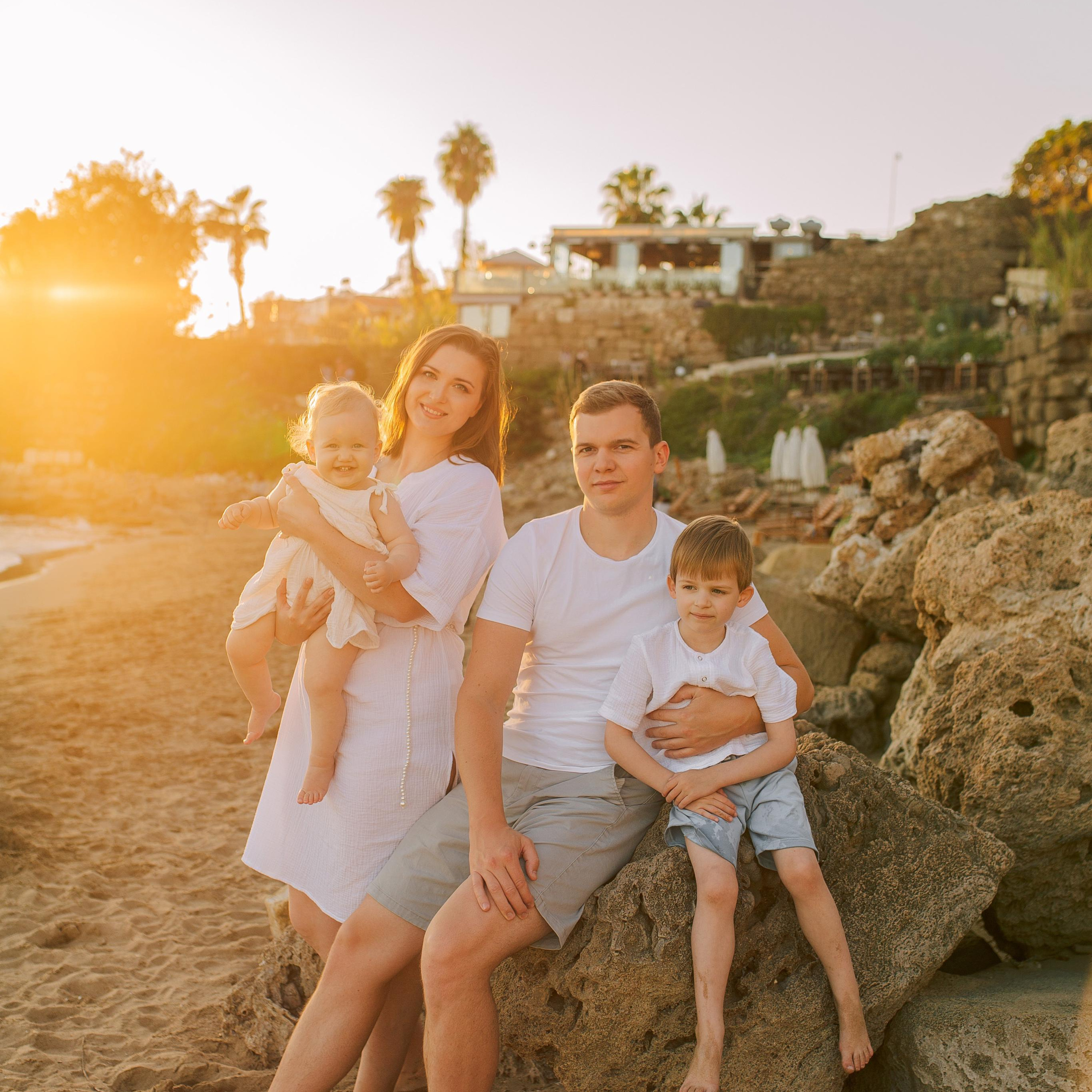 Семейная фотосессия на пляже в Сиде на закате. Алсу Девели. Фотограф в Алании в Турции, Аланья, Сиде, Белек, Анталия, Кемер, Конаклы, Окурджалар. Фотосъемки в Алании. Фотосессия в Алания