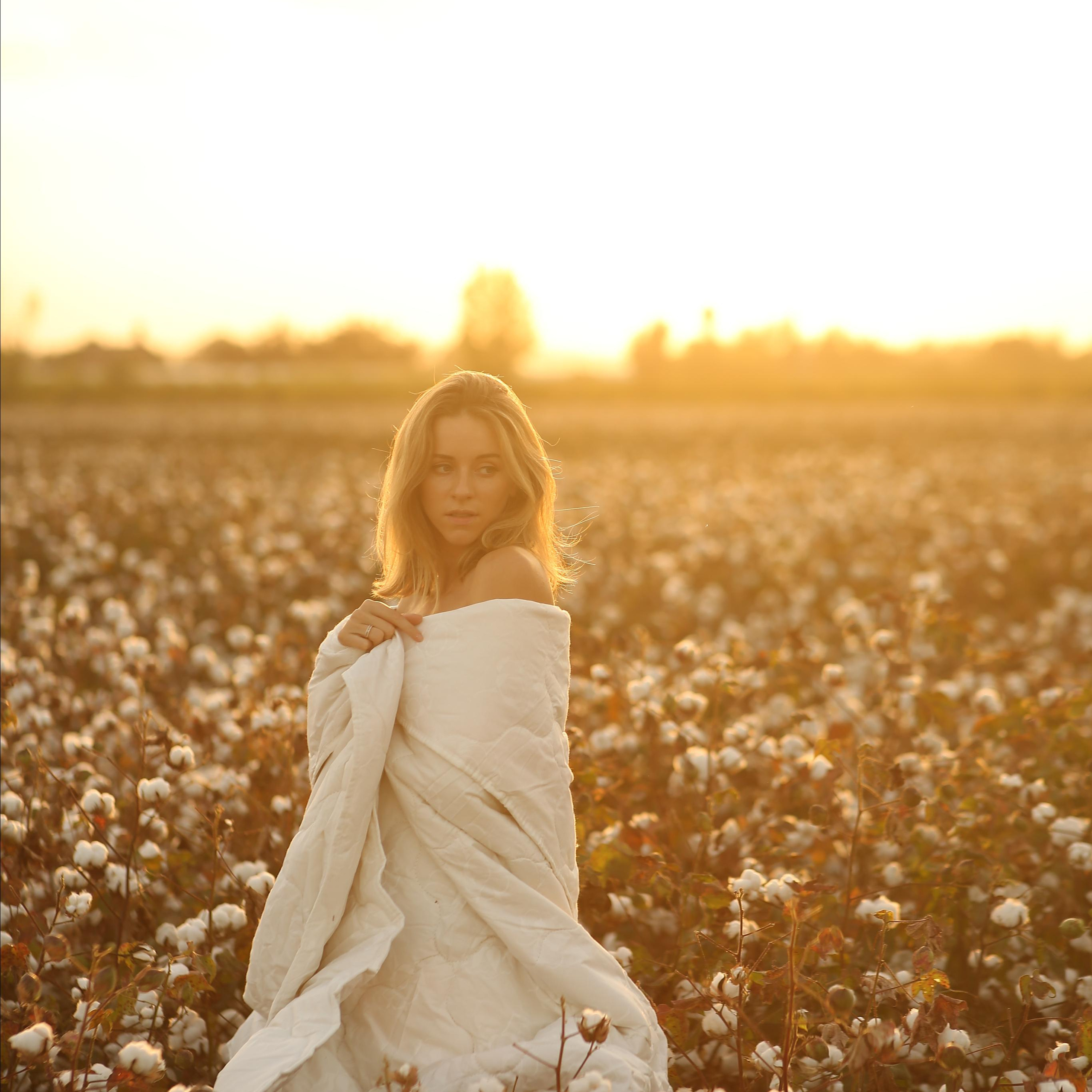 Фотосессия на хлопковом поле. Алсу Девели. Фотограф в Алании в Турции, Аланья, Сиде, Белек, Анталия, Кемер, Конаклы, Окурджалар. Фотосъемки в Алании. Фотосессия в Алания