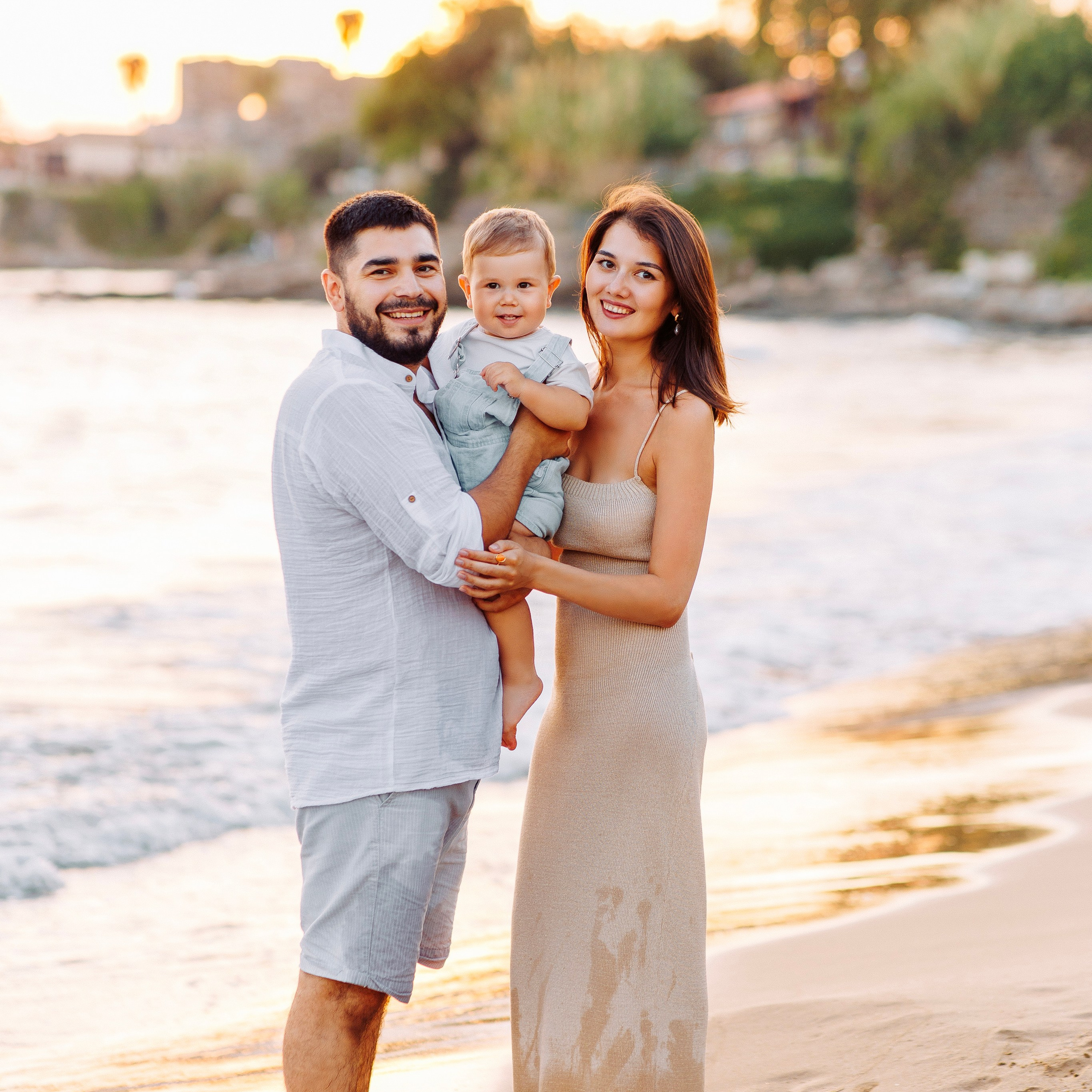 Семейная фотосессия на закате на пляже. Алсу Девели. Фотограф в Алании в Турции, Аланья, Сиде, Белек, Анталия, Кемер, Конаклы, Окурджалар. Фотосъемки в Алании. Фотосессия в Алания
