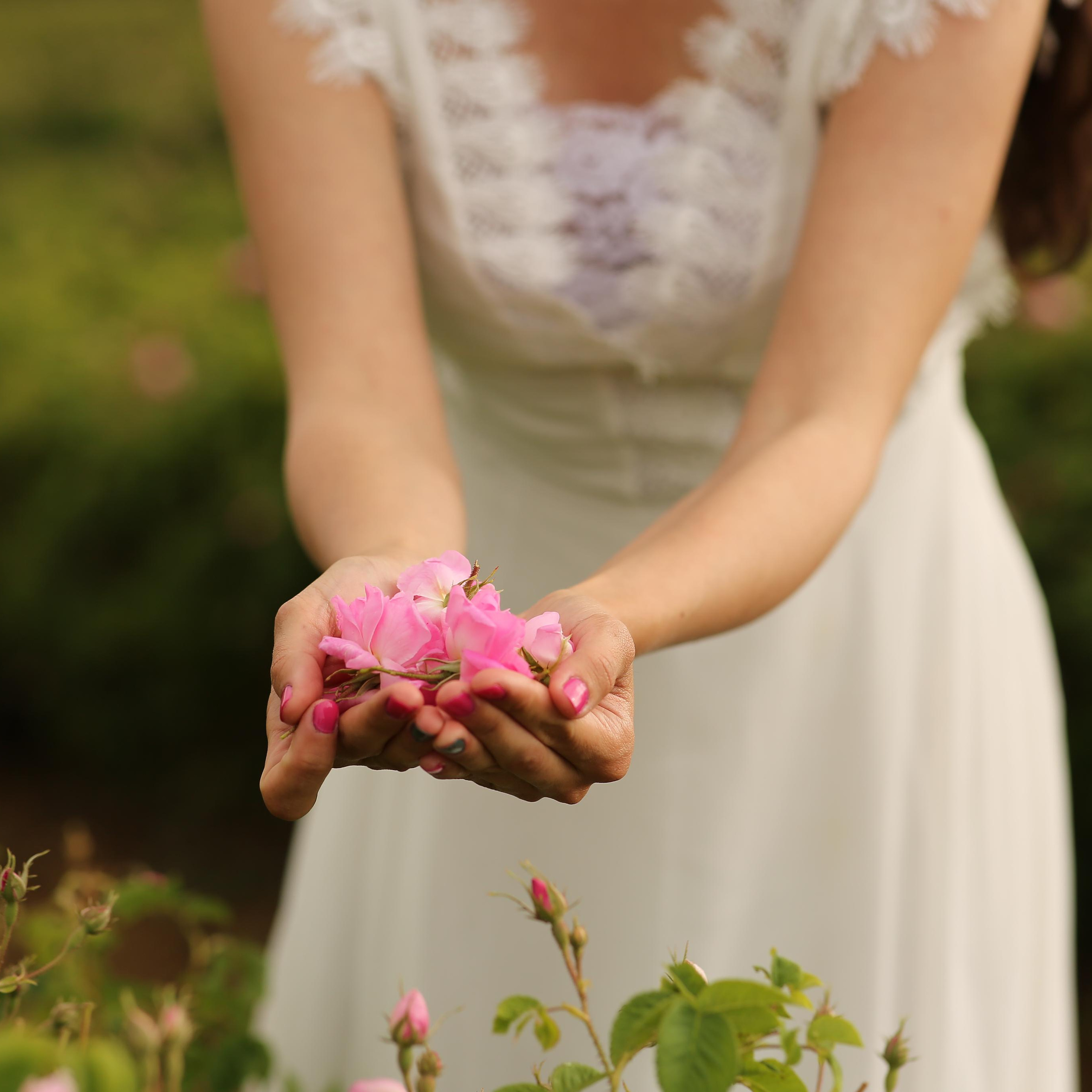Фотосессия в розарии. Алсу Девели. Фотограф в Алании в Турции, Аланья, Сиде, Белек, Анталия, Кемер, Конаклы, Окурджалар. Фотосъемки в Алании. Фотосессия в Алания