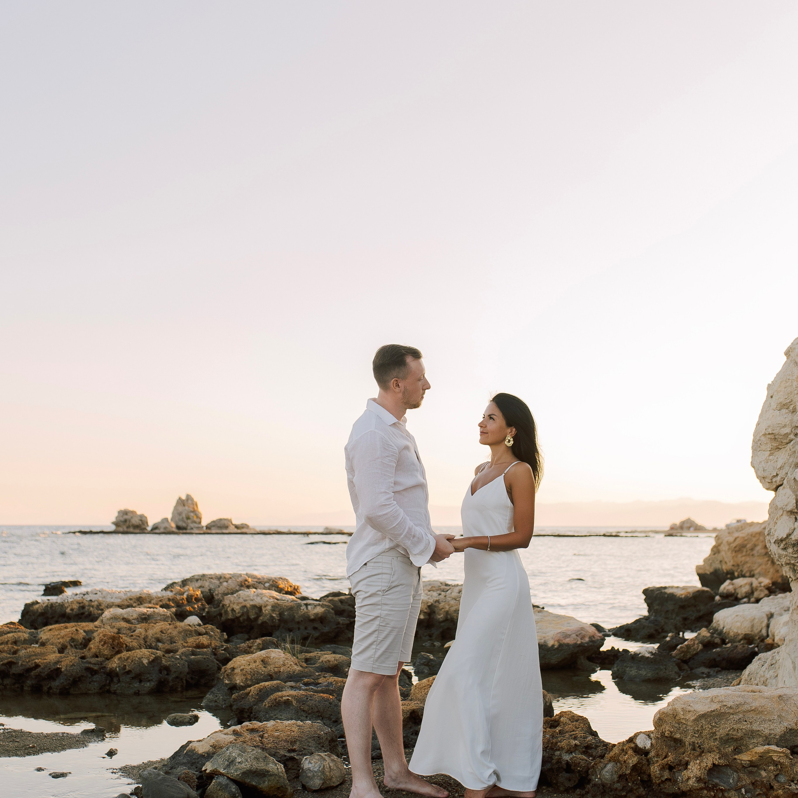 Sunset. Love Story on the beach in Side at sunset. Alsu Develi, Photographer in Turkey, Alanya, Side, Belek, Antalya, Kemer, Turkiye. Photoshooting in Alanya. Photosession in Belek, Side