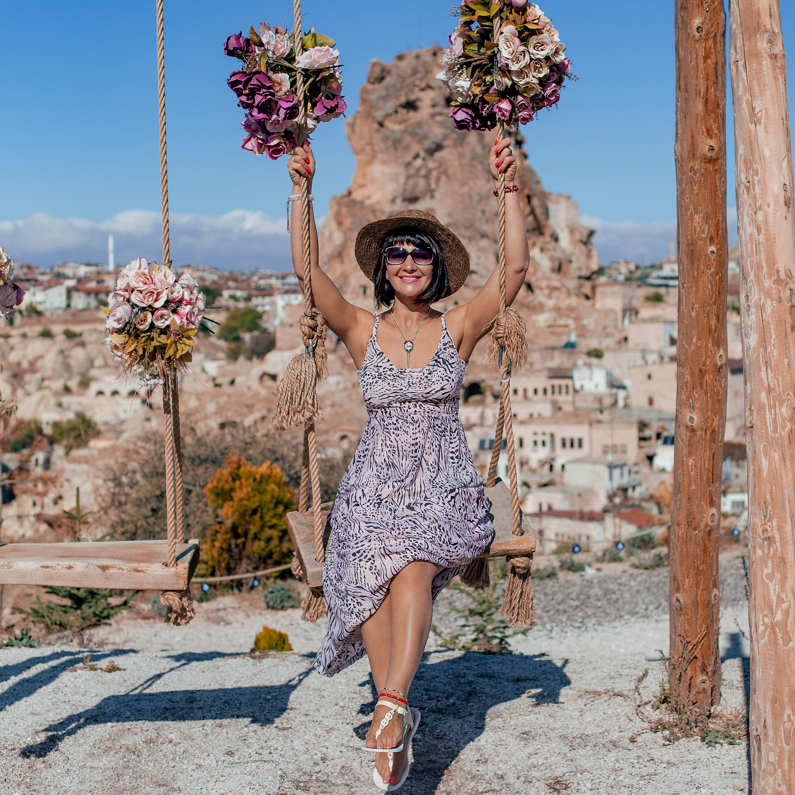 Photo shoot in Cappadocia against the backdrop of floating balloons. Alsu Develi, Photographer in Turkey, Alanya, Side, Belek, Antalya, Kemer, Turkiye. Photoshooting in Alanya. Photosession in Belek, Side