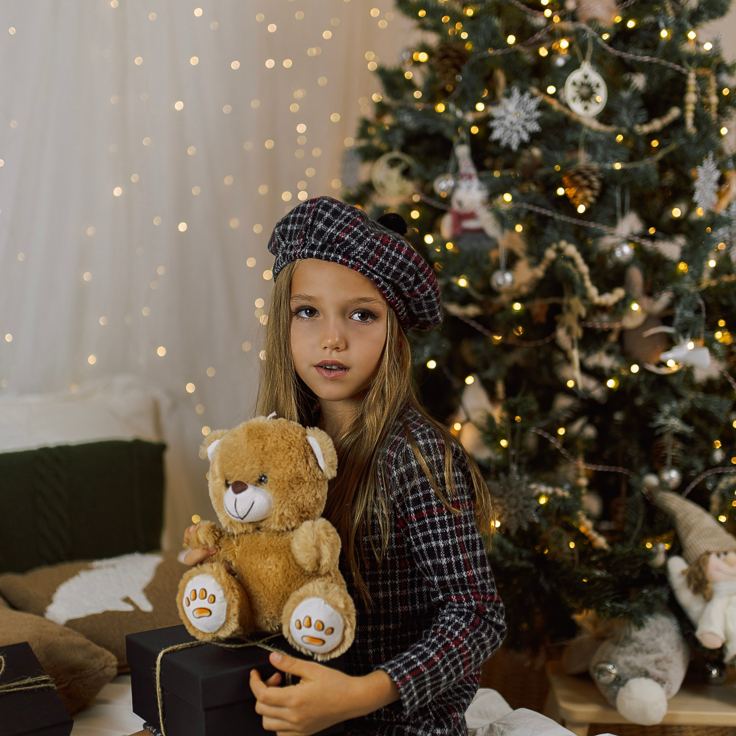 New Year’s family photo shoot…. Alsu Develi, Photographer in Turkey, Alanya, Side, Belek, Antalya, Kemer, Turkiye. Photoshooting in Alanya. Photosession in Belek, Side