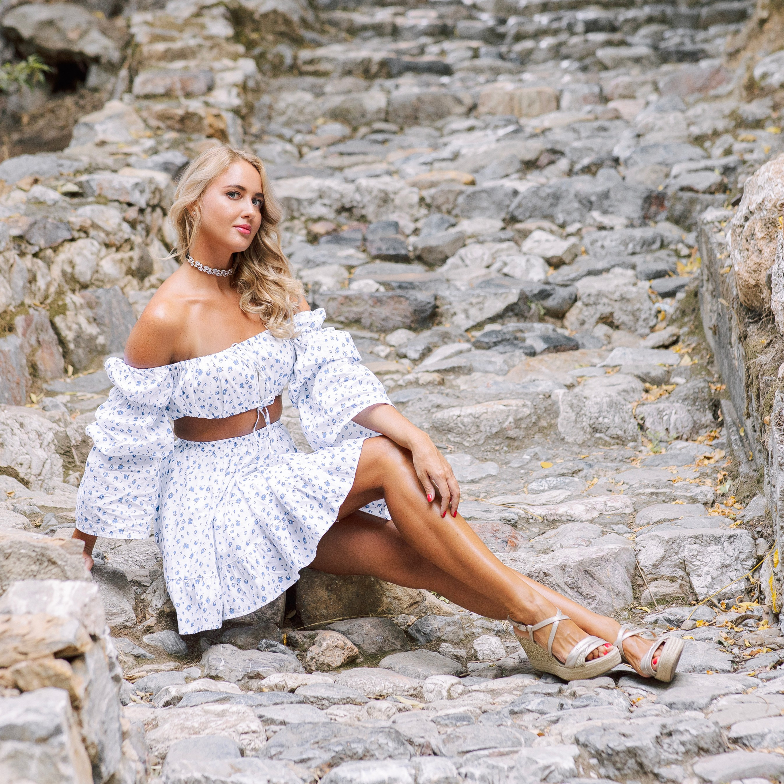 Individual photo session on the narrow streets of Alanya Fortress. Alsu Develi, Photographer in Turkey, Alanya, Side, Belek, Antalya, Kemer, Turkiye. Photoshooting in Alanya. Photosession in Belek, Side