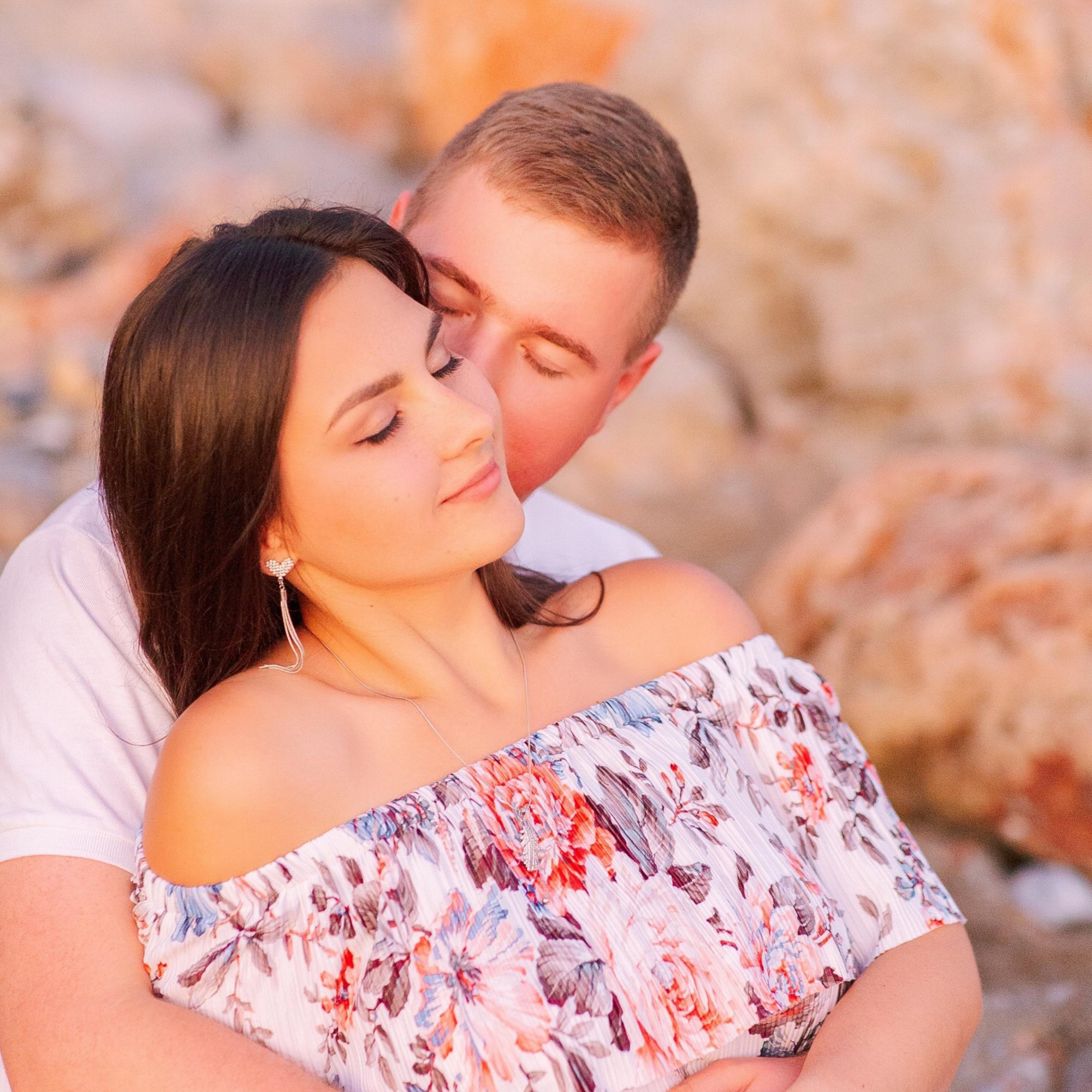 Photo session of newlyweds in Alanya at sunset on Cleopatra beach. Alsu Develi, Photographer in Turkey, Alanya, Side, Belek, Antalya, Kemer, Turkiye. Photoshooting in Alanya. Photosession in Belek, Side
