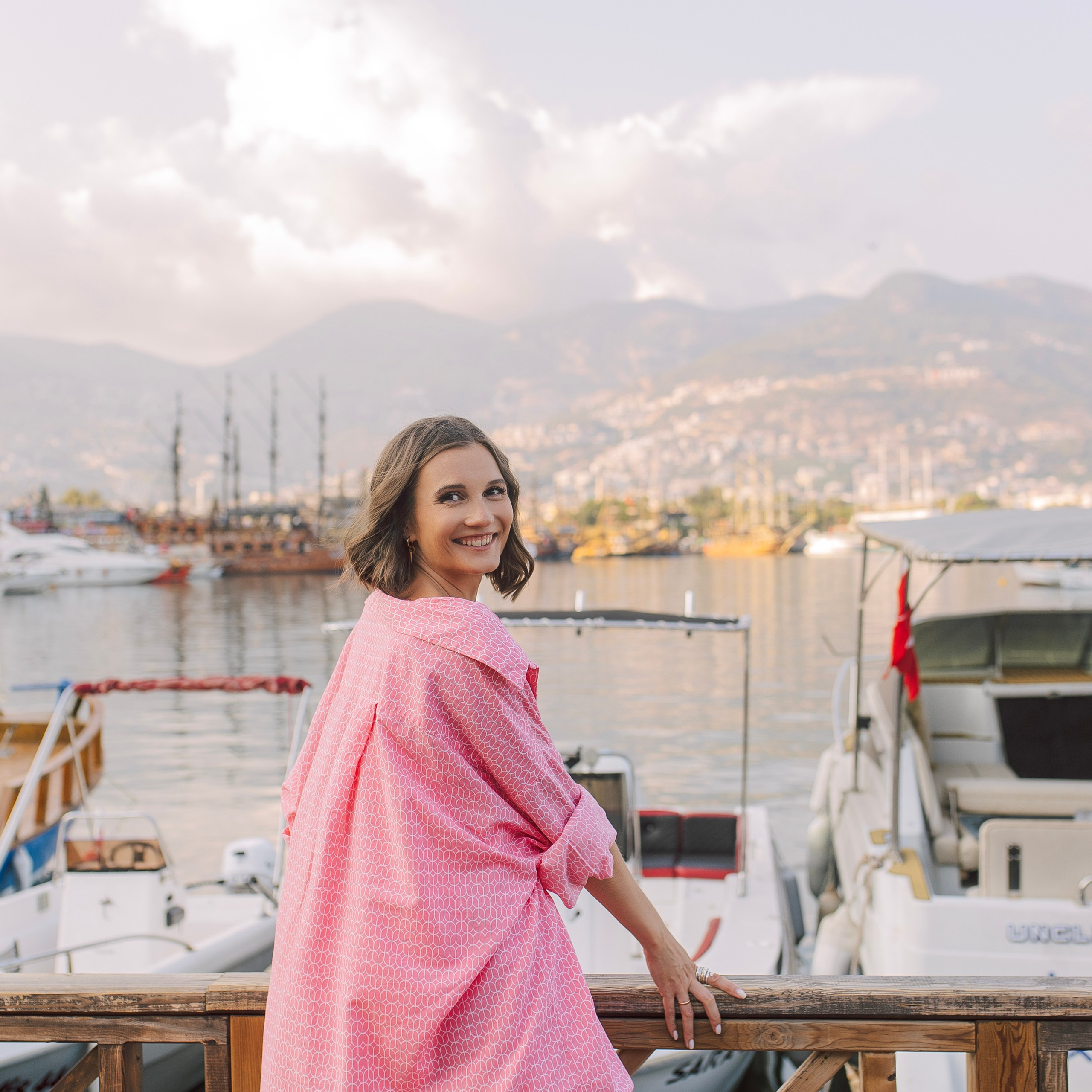 Individual photo session in the streets and port of Alanya. Alsu Develi, Photographer in Turkey, Alanya, Side, Belek, Antalya, Kemer, Turkiye. Photoshooting in Alanya. Photosession in Belek, Side