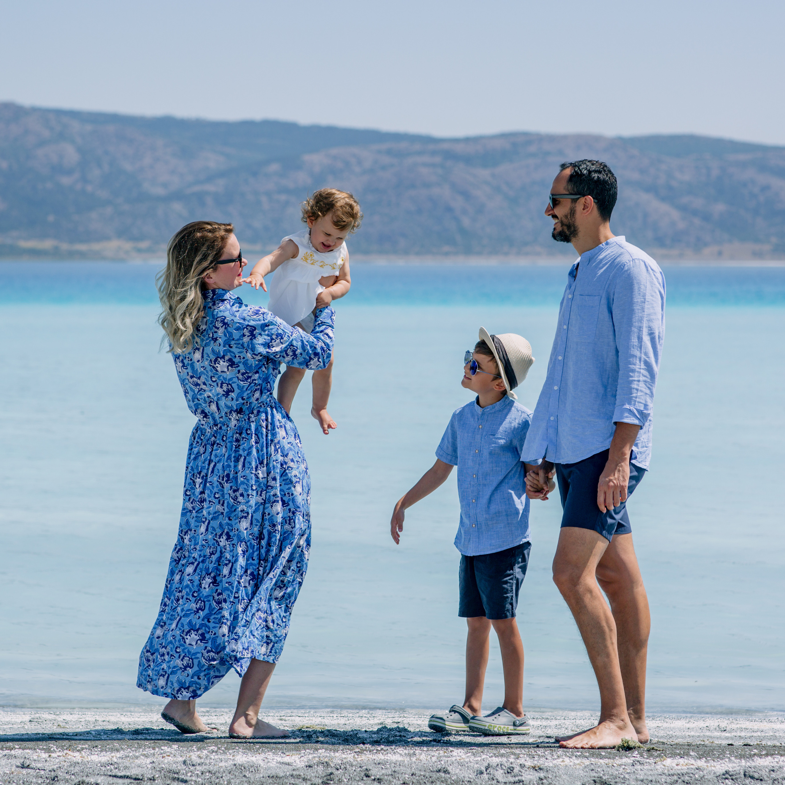 Family shooting at Salda Lake. Alsu Develi, Photographer in Turkey, Alanya, Side, Belek, Antalya, Kemer, Turkiye. Photoshooting in Alanya. Photosession in Belek, Side