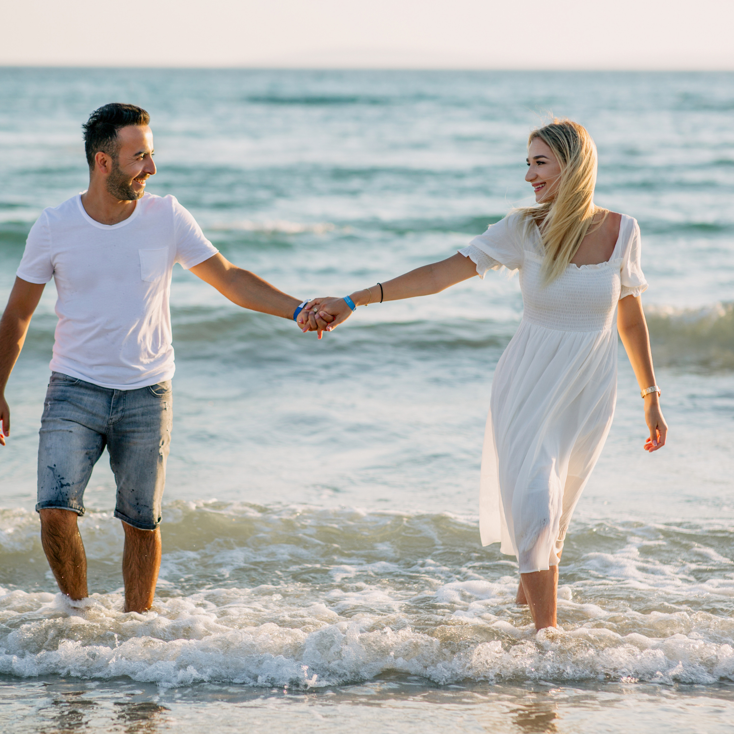 Family photo session in Didim. Alsu Develi, Photographer in Turkey, Alanya, Side, Belek, Antalya, Kemer, Turkiye. Photoshooting in Alanya. Photosession in Belek, Side