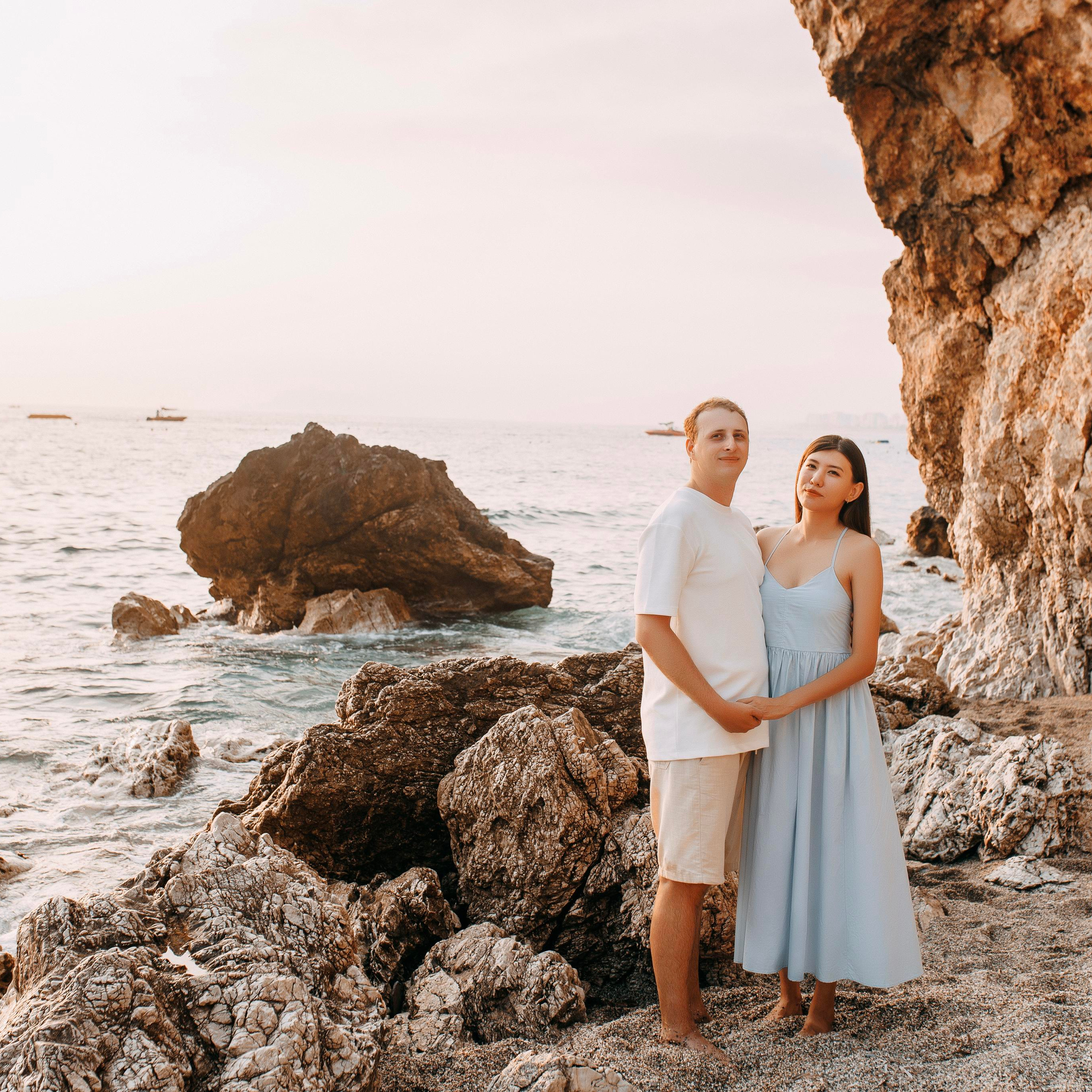 Sunset. Photo session of a love story on the beach at sunset. Alsu Develi, Photographer in Turkey, Alanya, Side, Belek, Antalya, Kemer, Turkiye. Photoshooting in Alanya. Photosession in Belek, Side