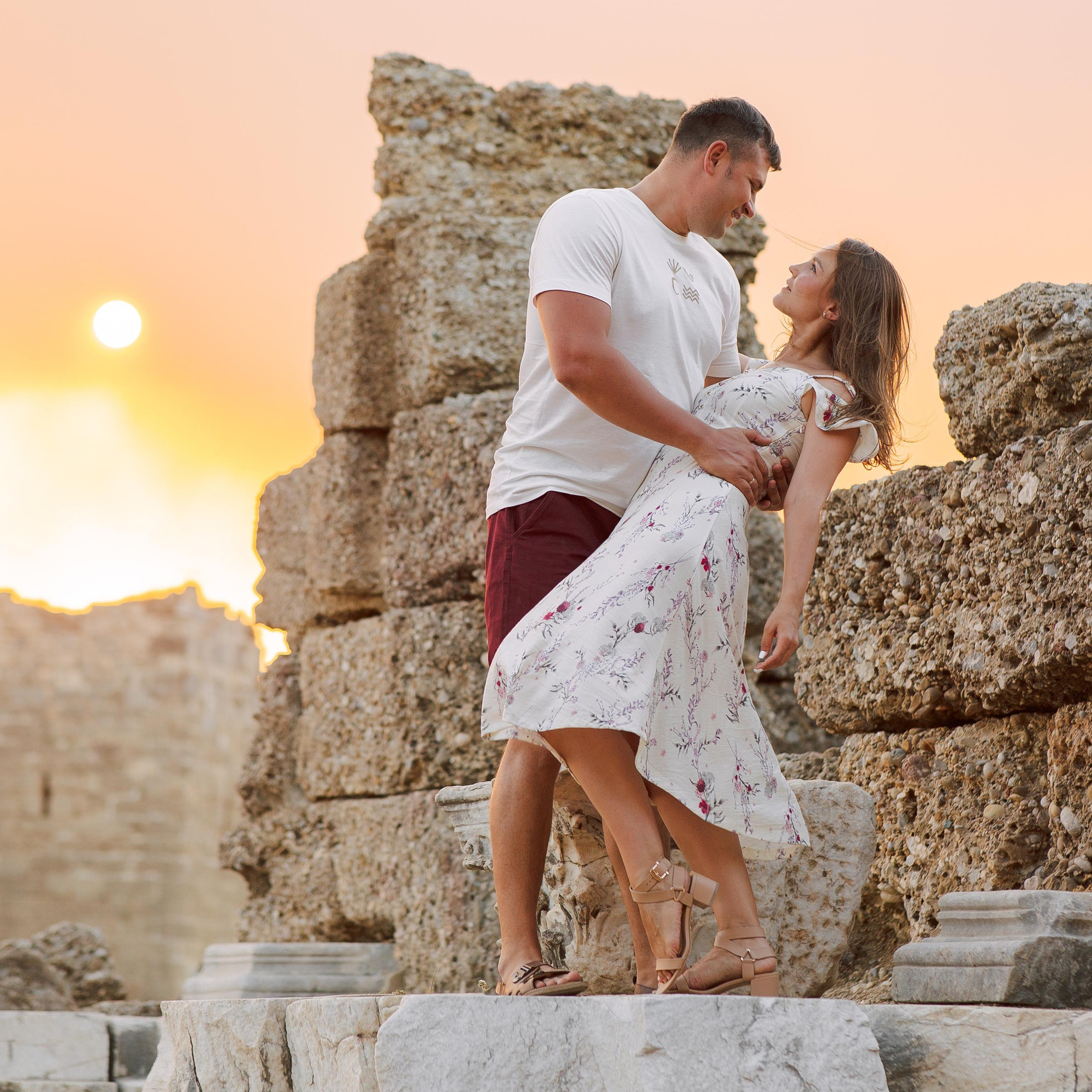 Парная фотосессия в античном городе Сиде на закате. Алсу Девели. Фотограф в Алании в Турции, Аланья, Сиде, Белек, Анталия, Кемер, Конаклы, Окурджалар. Фотосъемки в Алании. Фотосессия в Алания